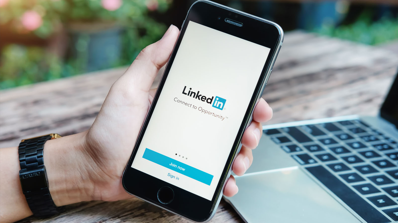 Microsoft ofrecerá a los miembros calificados del Startups Founders Hub acceso gratuito de 3 meses a herramientas especiales además de créditos para la creación de publicidad dentro de la plataforma de LinkedIn
