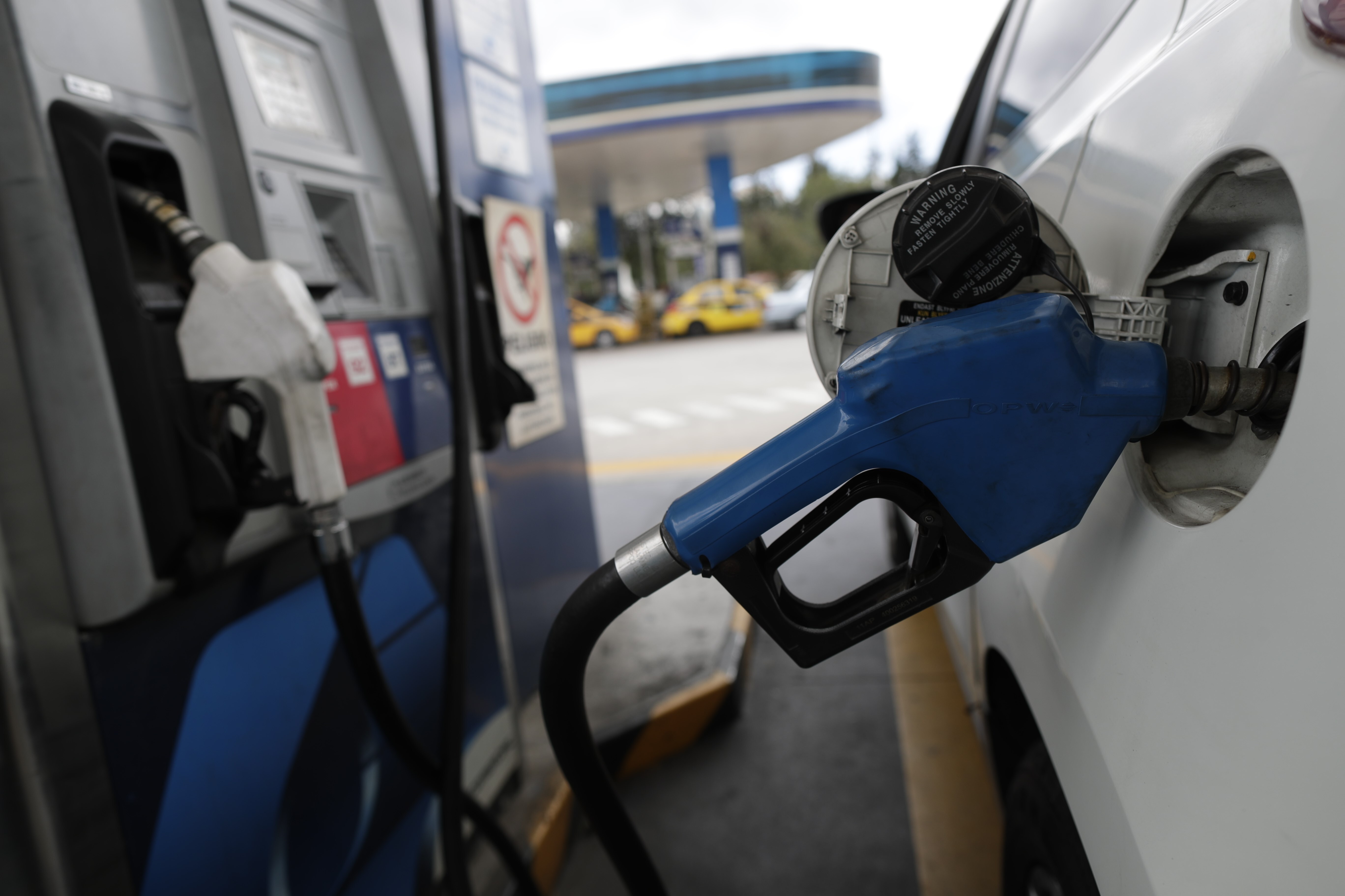 El Gobierno oficializó la decisión de postergar la aplicación de los incrementos a los impuestos a los combustibles
