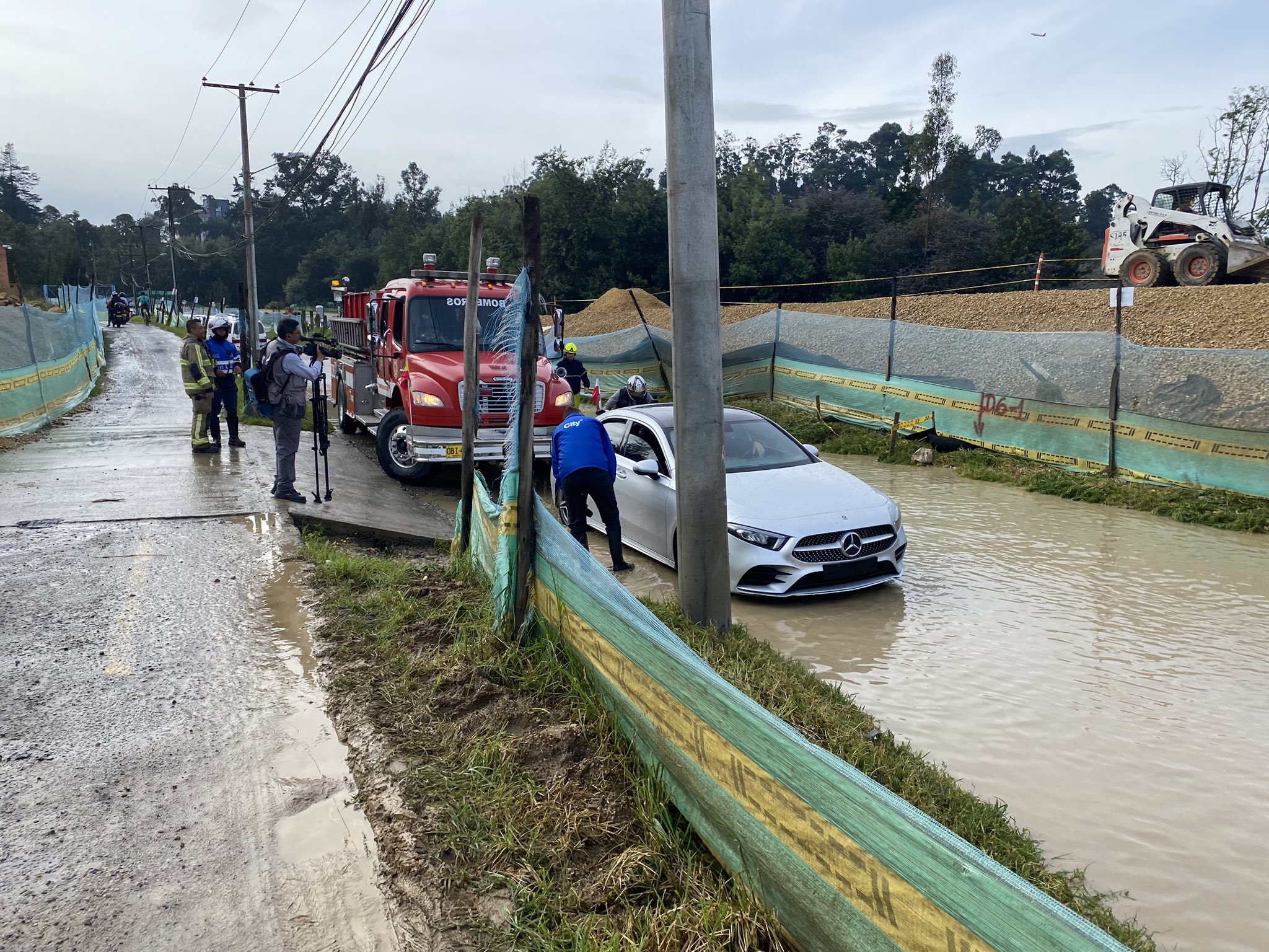 Imagen de una de las zonas afectadas por las lluvias en Suba, Bogotá. Twitter @BiciPaTodosLado