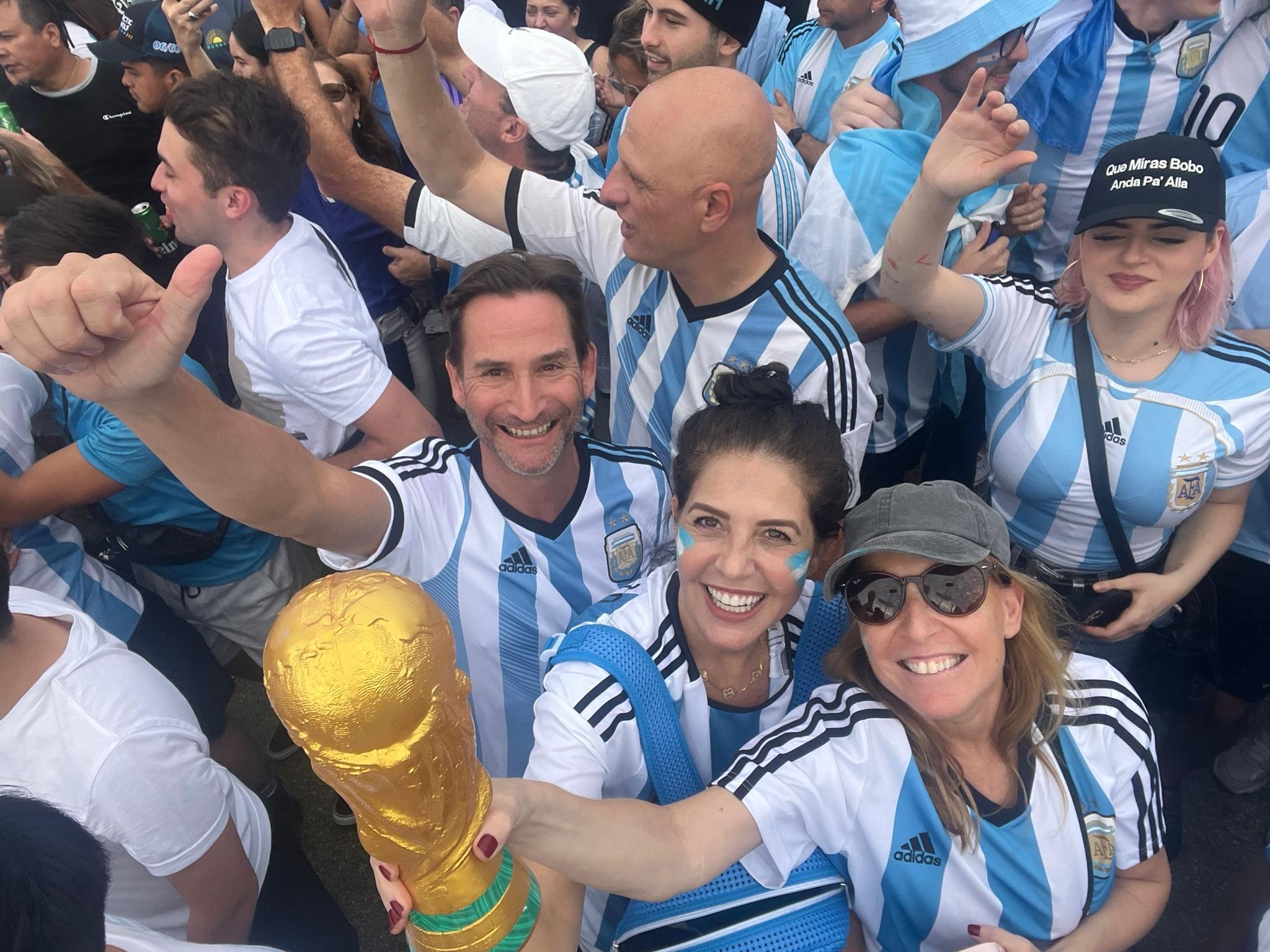 Argentinos residentes en Miami a pura emoción en un momento inolvidable