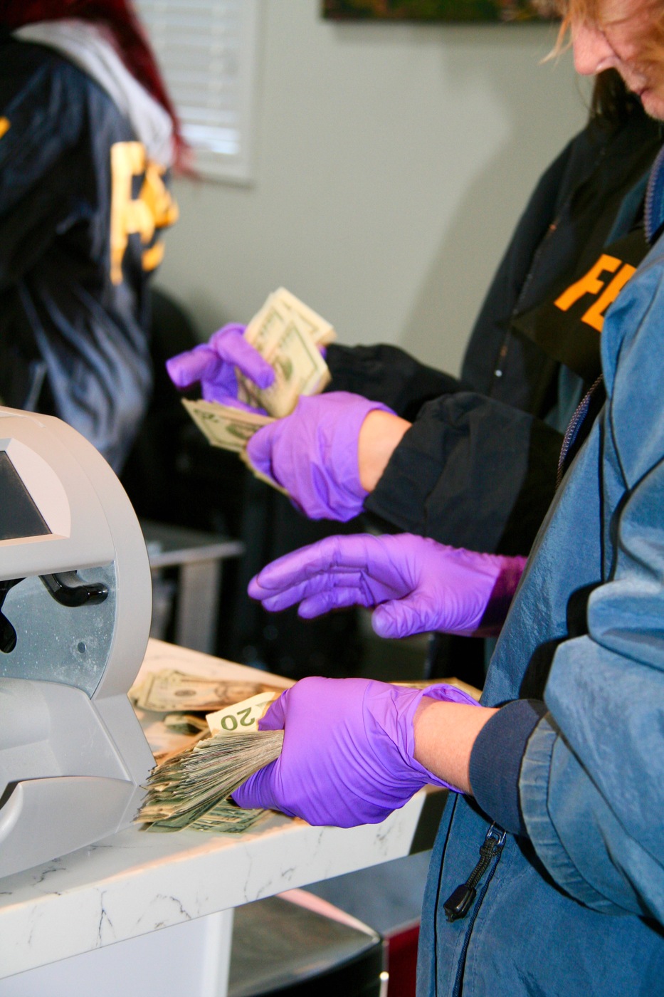 Durante las acciones del operativo Disrup Tor las autoridades decomisaron dinero en efectivo (Foto: FBI)