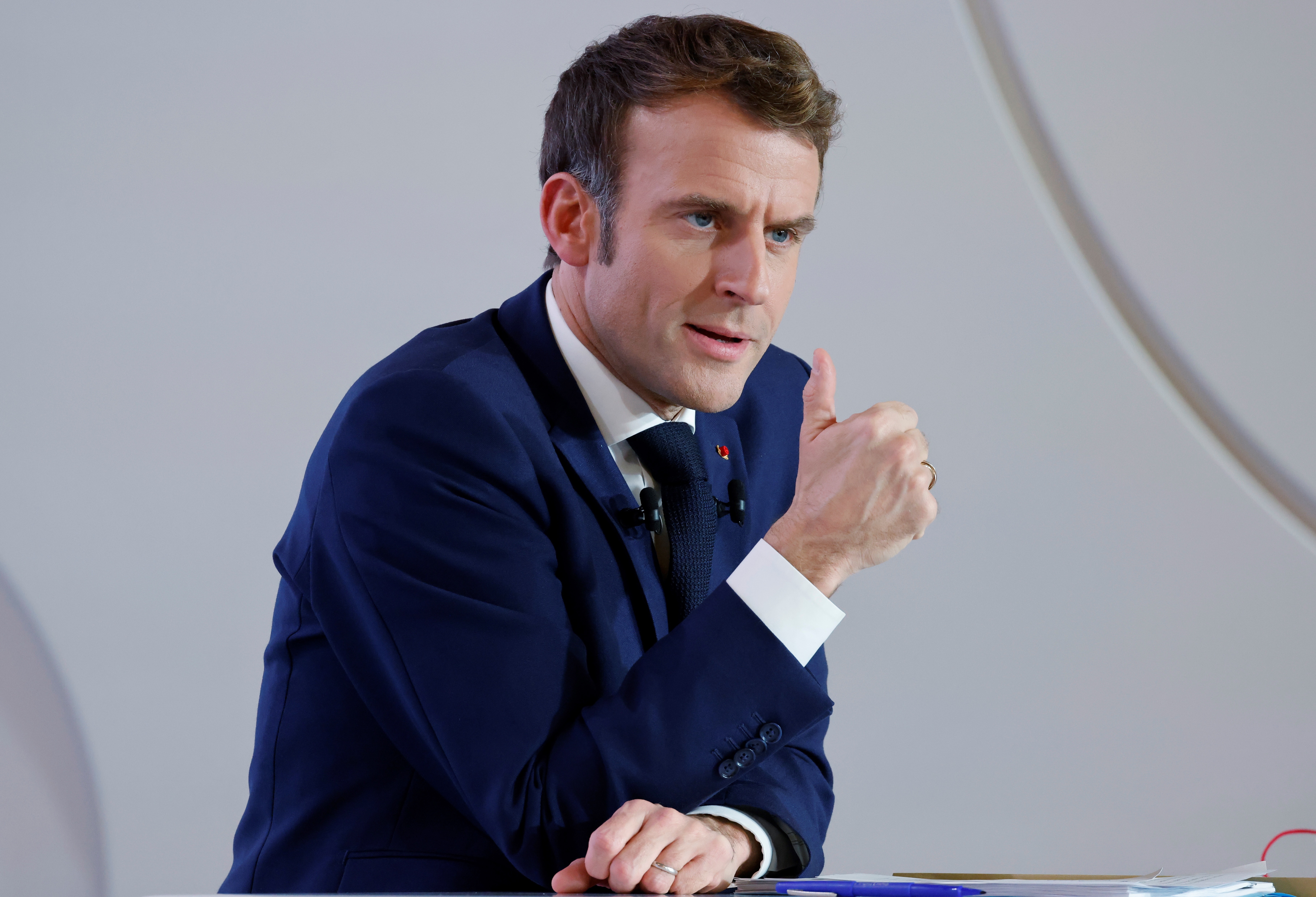 El presidente francés, Emmanuel Macron, adelantó que prepara un plan de ahorro energético ante una Rusia que usa el gas como “arma de guerra”
