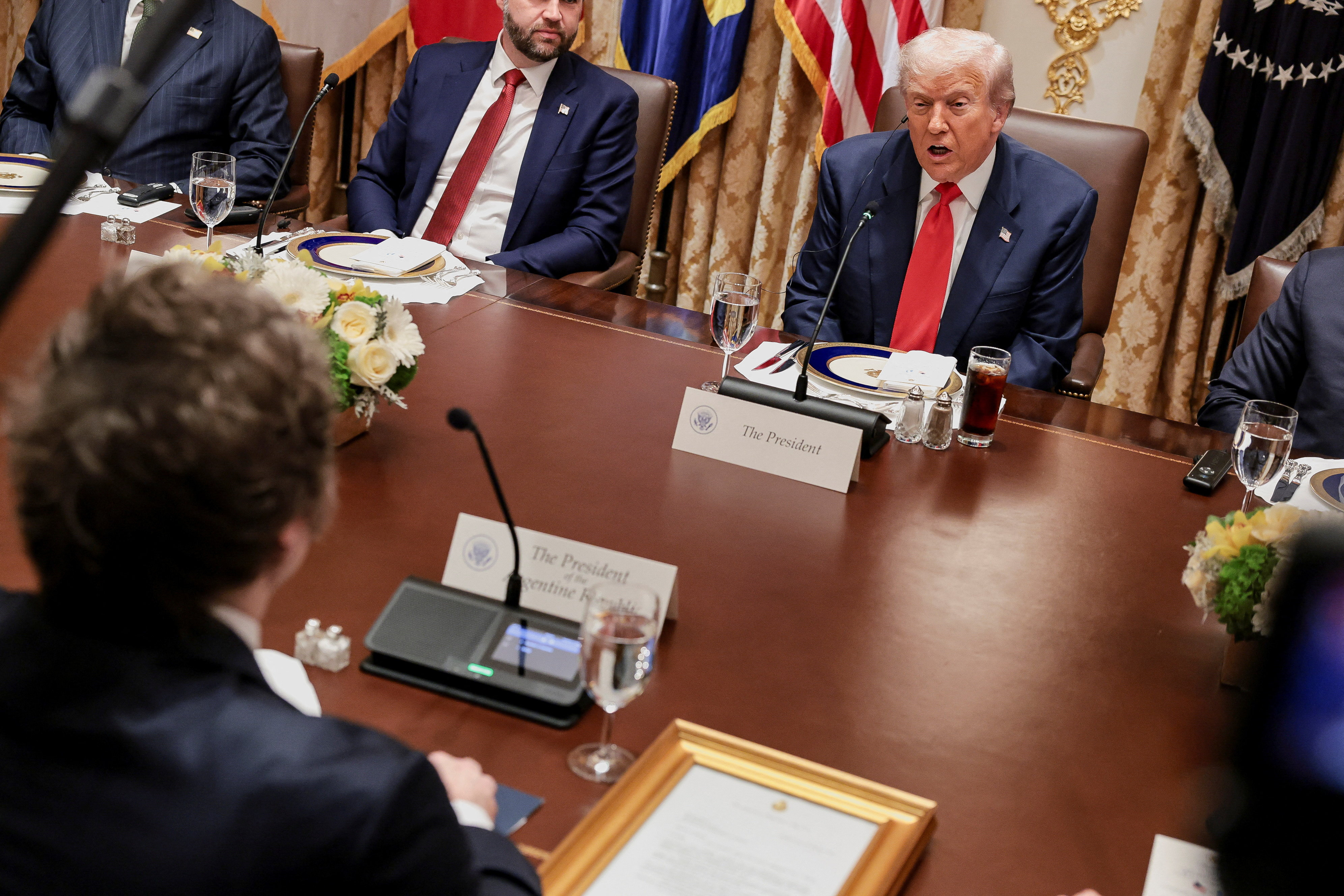 Trump respaldó a Milei, pero aclaró que la ayuda económica está sujeta a quién gane las elecciones