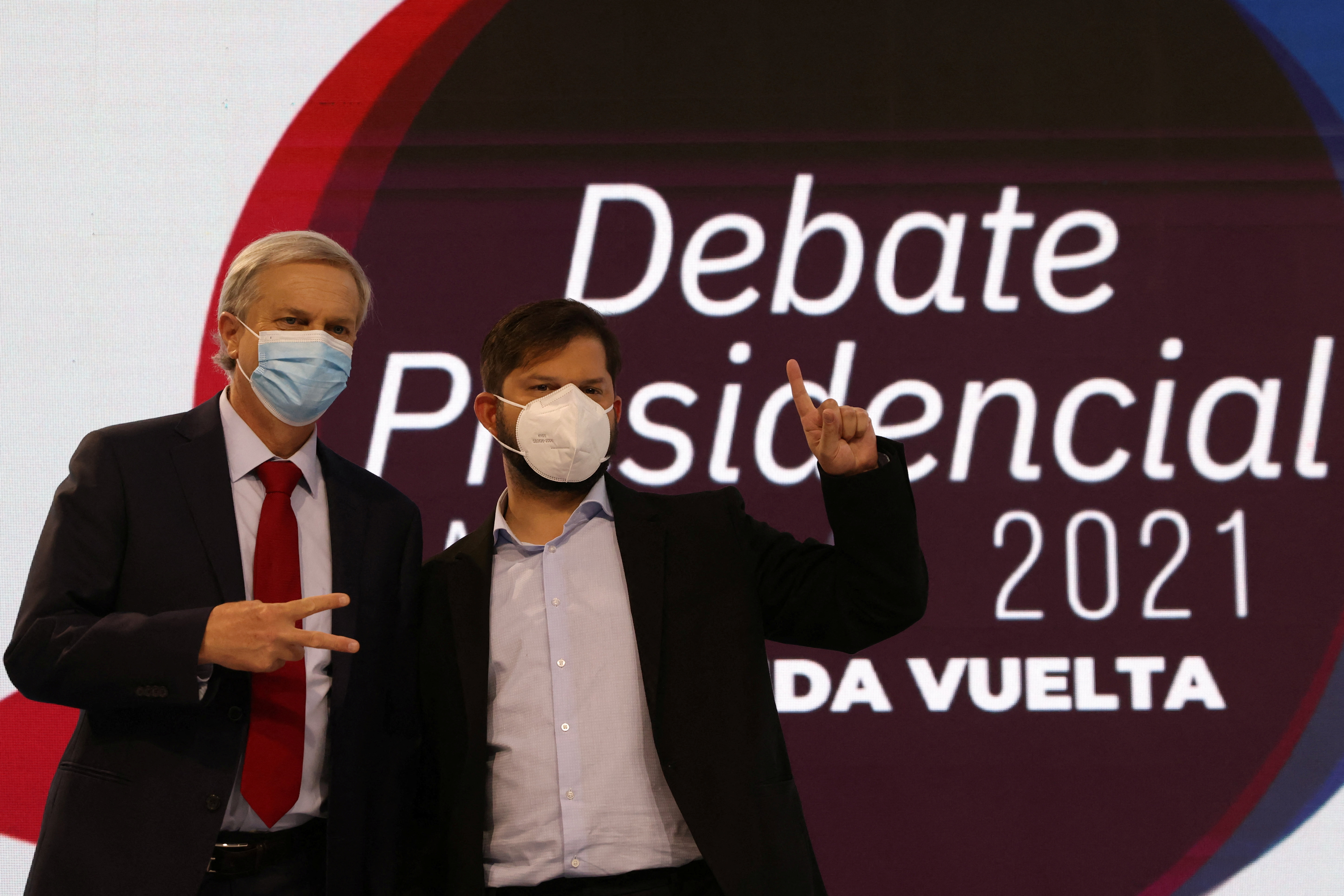 Jose Antonio Kast Y Gabriel Boric, en el últimos debate presidencial (Reuters)