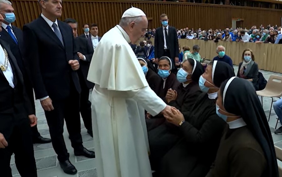 Papa Francisco y Gloria Cecilia Narváez. Foto: video Rome Reports