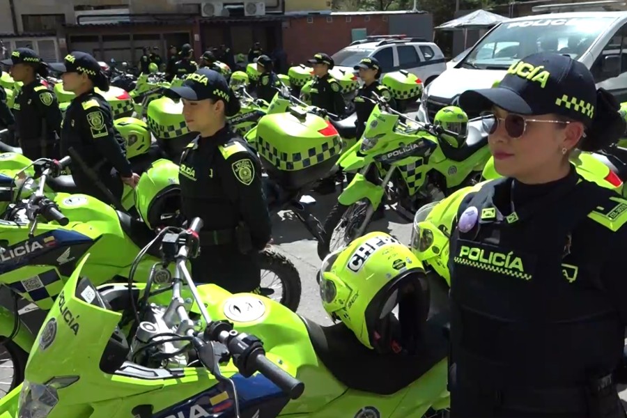 Policías patrulleras en Bogotá