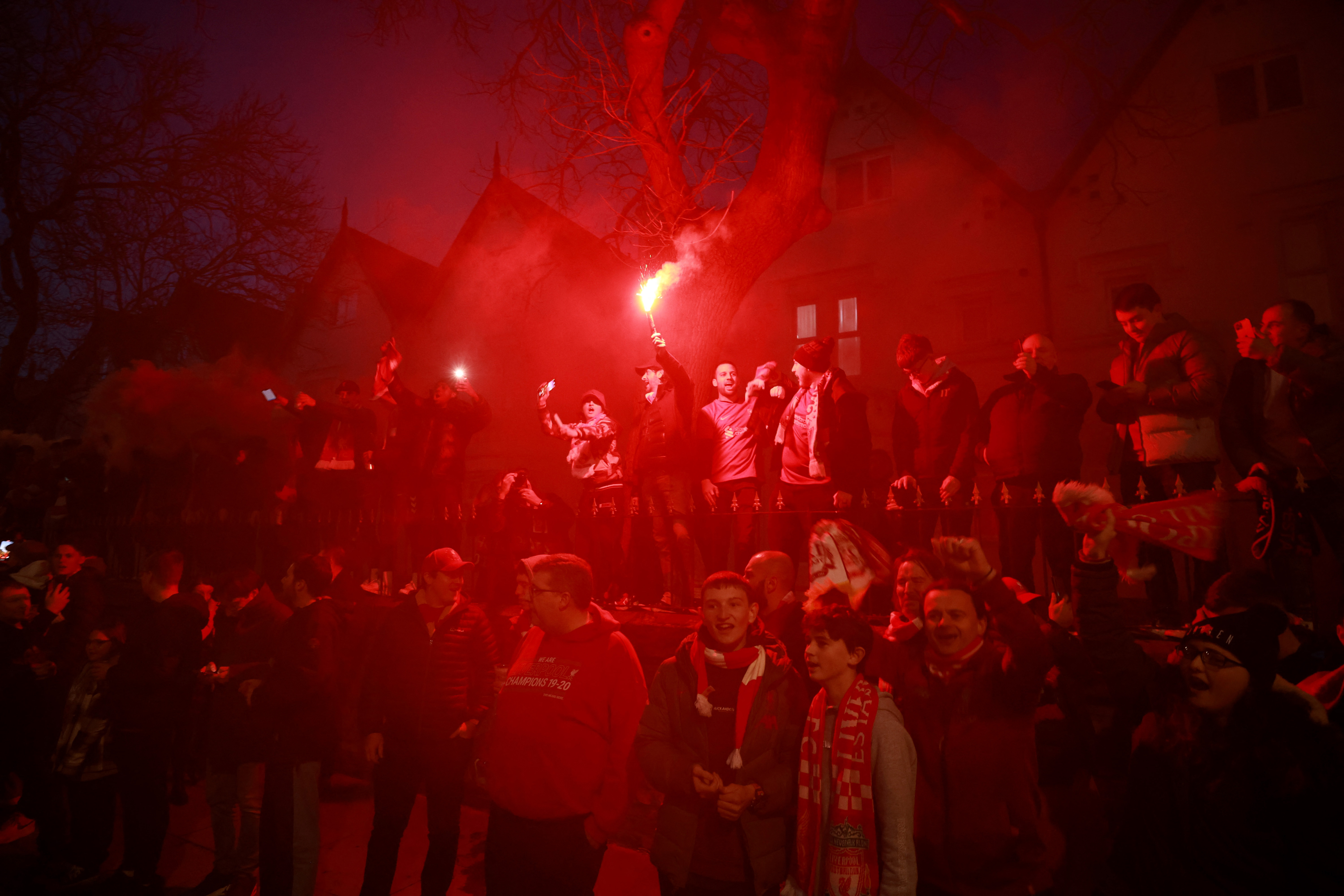 El calor de los fanáticos británicos. Foto: REUTERS/Phil Noble
