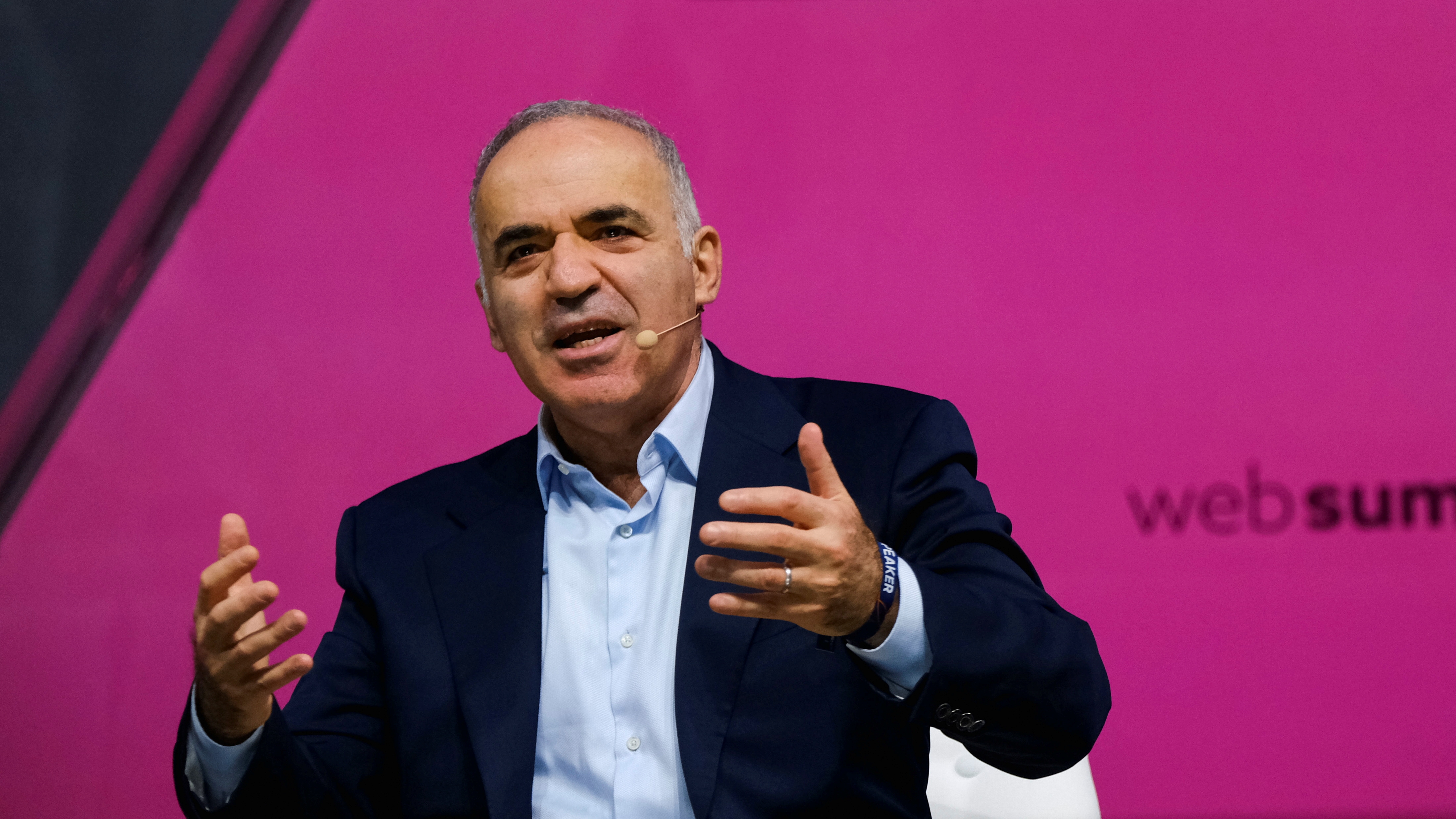 Garry Kasparov durante el Web Summit en Europa en noviembre pasado. Es uno de los máximos críticos de Vladimir Putin. Enumeró un listado con cosas que tienen que ocurrir para que caiga (Reuters)