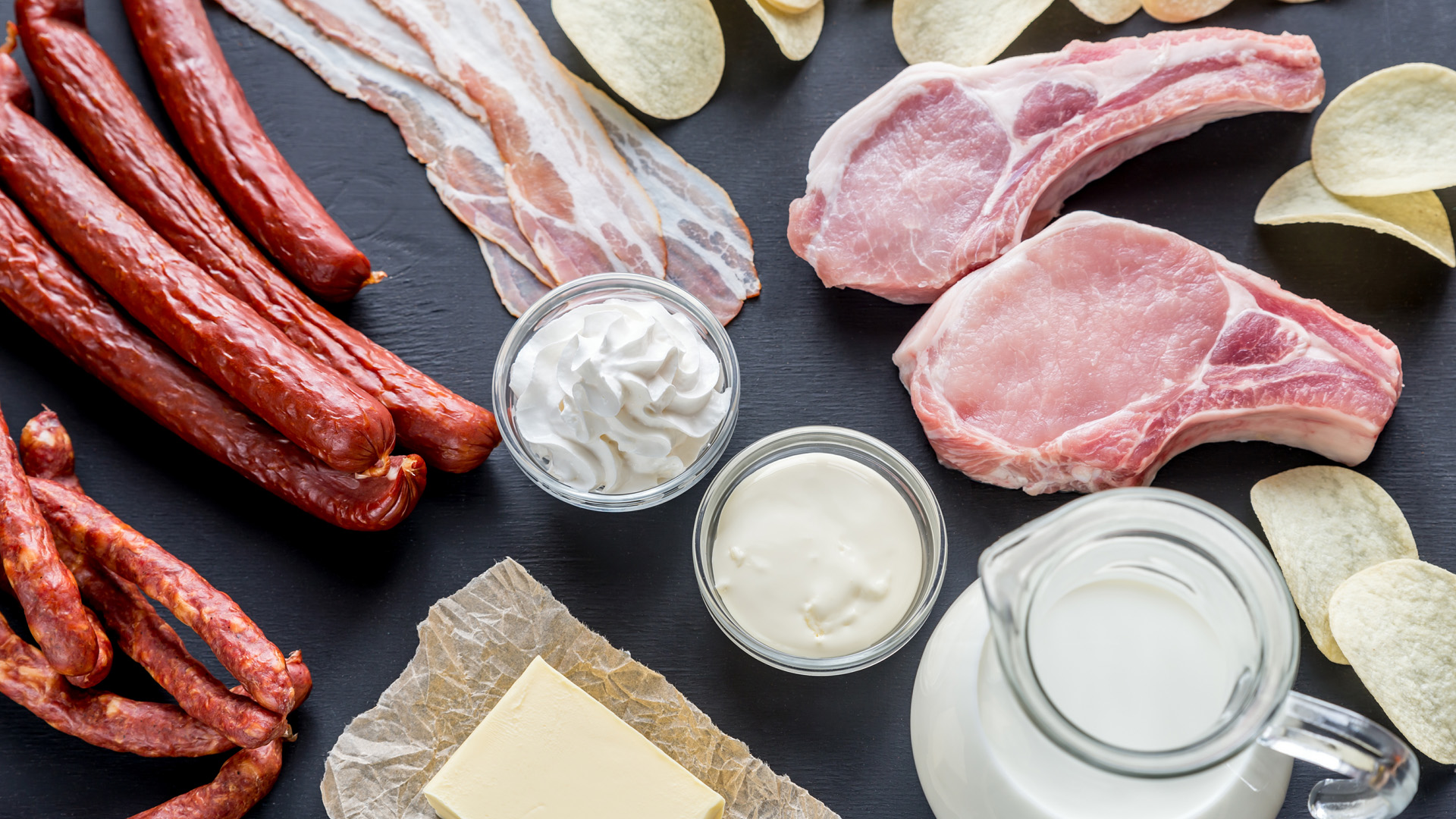 Los alimentos con grasas saturadas aumentan el riesgo cardíaco (Shutterstock)