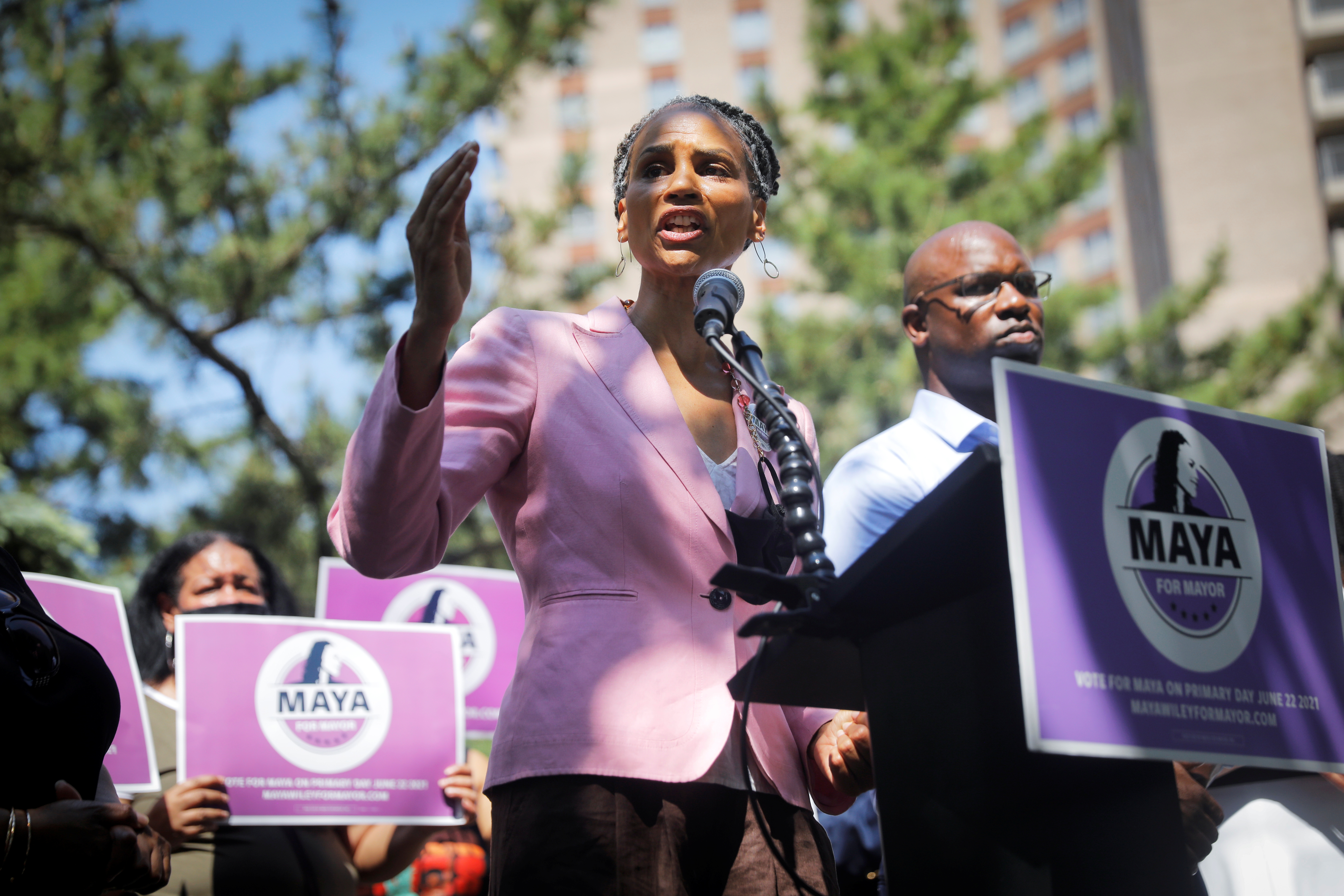 Maya Wiley recibió el apoyo de la congresista Alexandria Ocasio-Cortez, estrella del ala izquierda del Partido Demócrata, y podría ser la primera mujer alcalde de Nueva York (Reuters)

