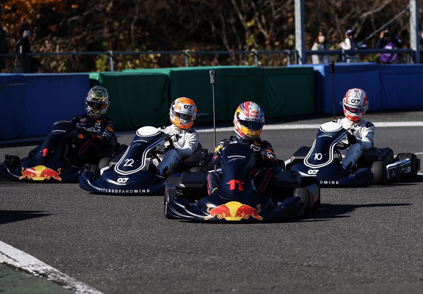 Checo Pérez dio una lección a Verstappen en el karting (Foto: Twitter/ @redbullracing)
