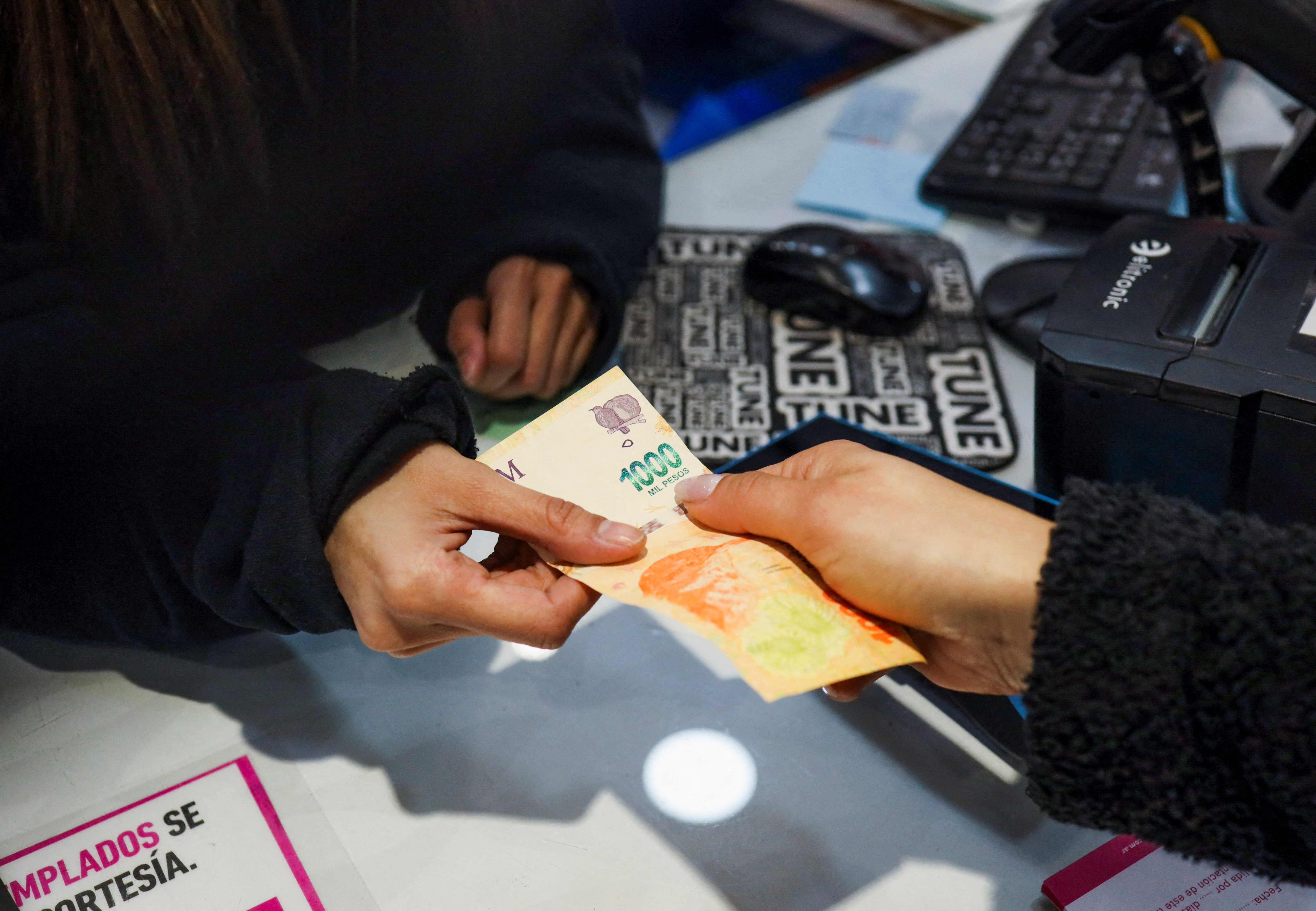 Con un mercado laboral debilitado, las estrategias para llegar a fin de mes empiezan a encontrar l&iacute;mites