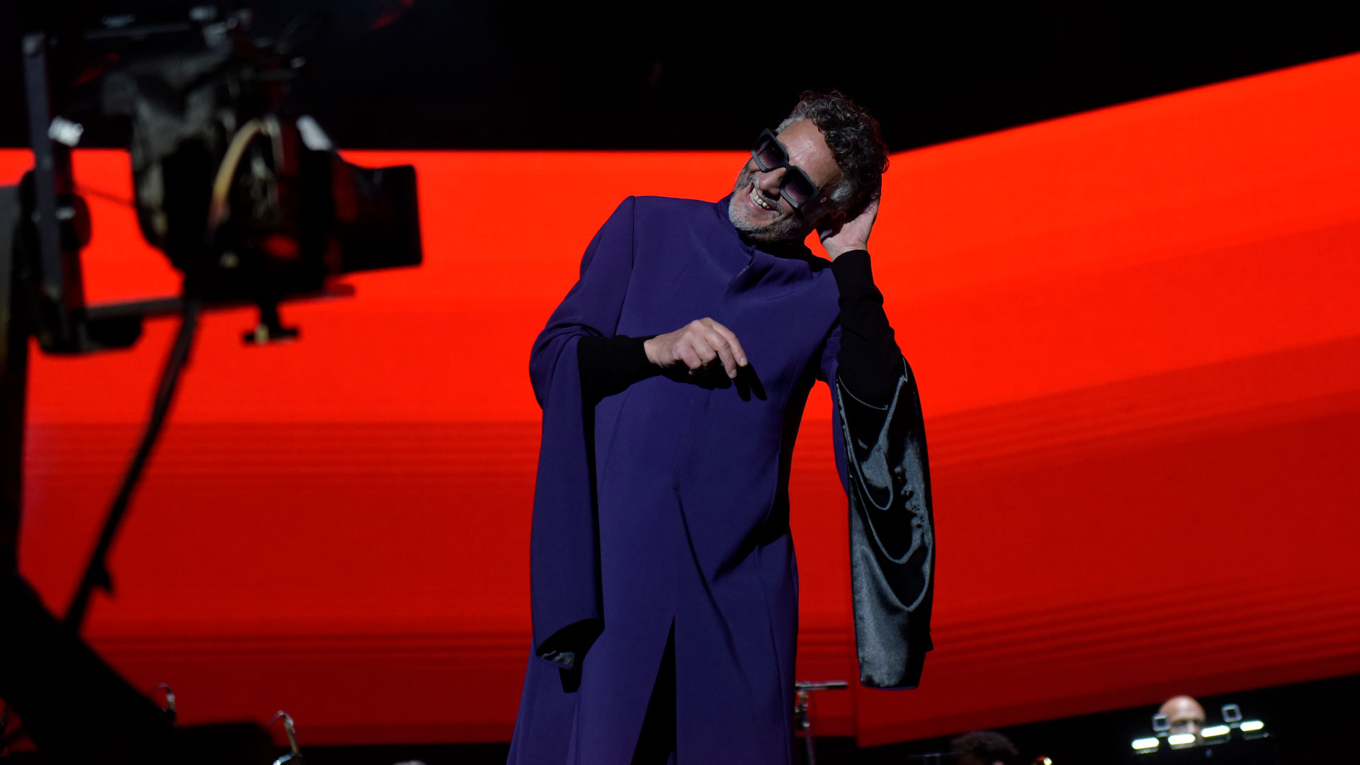 Con una túnica violeta y negra, el compositor hizo delirar a un público que fue a conectarse con su música (Foto: Gustavo Gavotti)