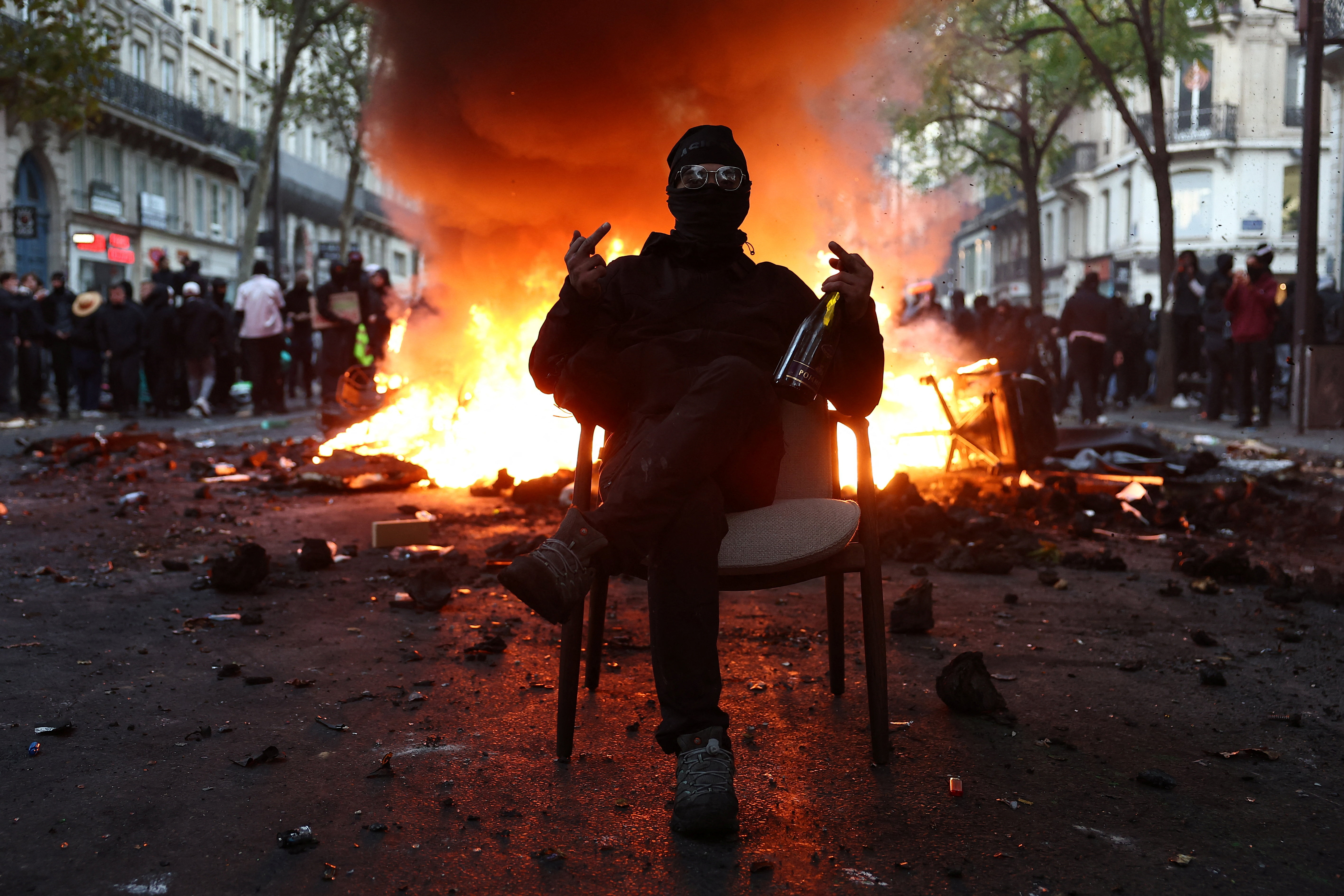 Disturbios en Francia: los manifestantes incendiaron el histórico ayuntamiento de Limoges