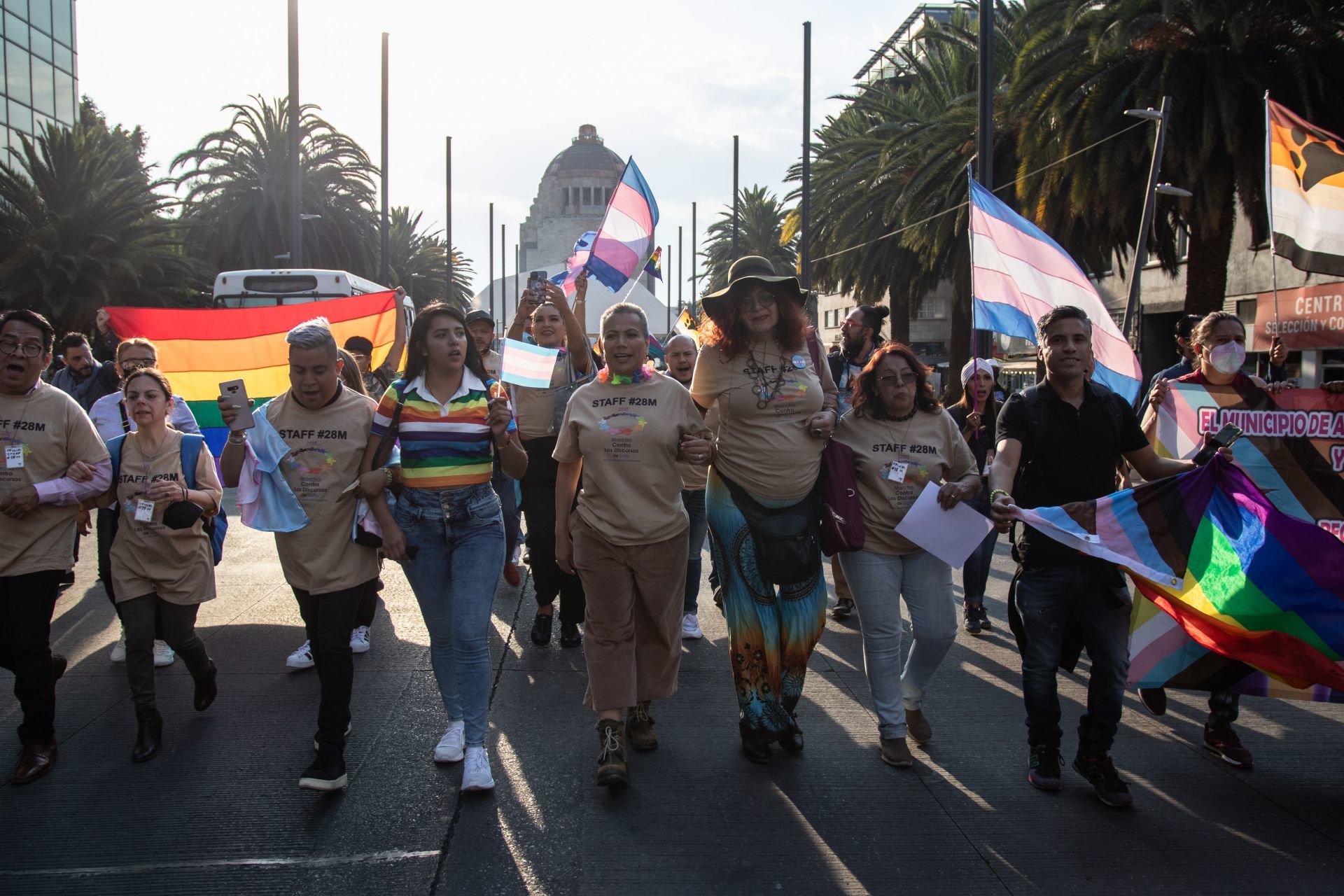 Las diputadas trans mexicanas Salma Luevano y María Clemente, en una reciente marcha contra los discusos de odio en la Ciudad de México (Foto: Cuartoscuro).