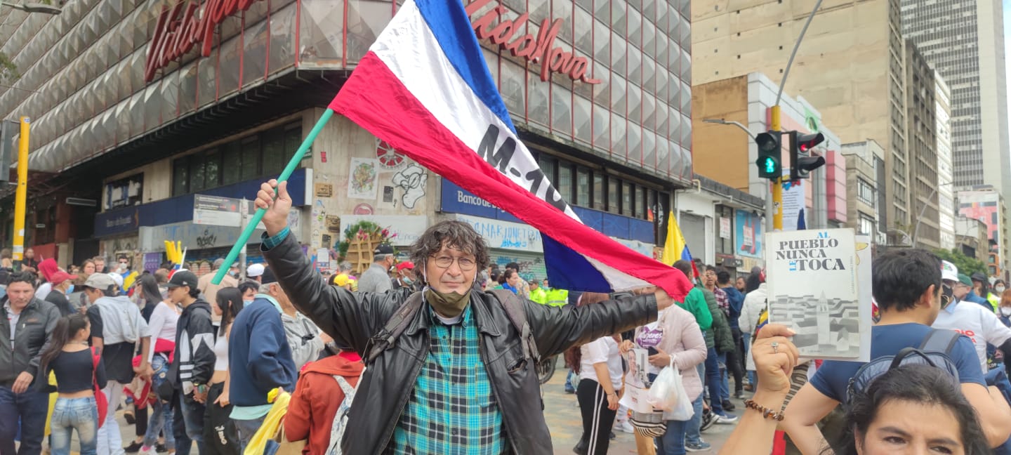 A esta hora, exmilitantes del M-19 se reúnen en Bogotá para seguir la posesión de Gustavo Petro