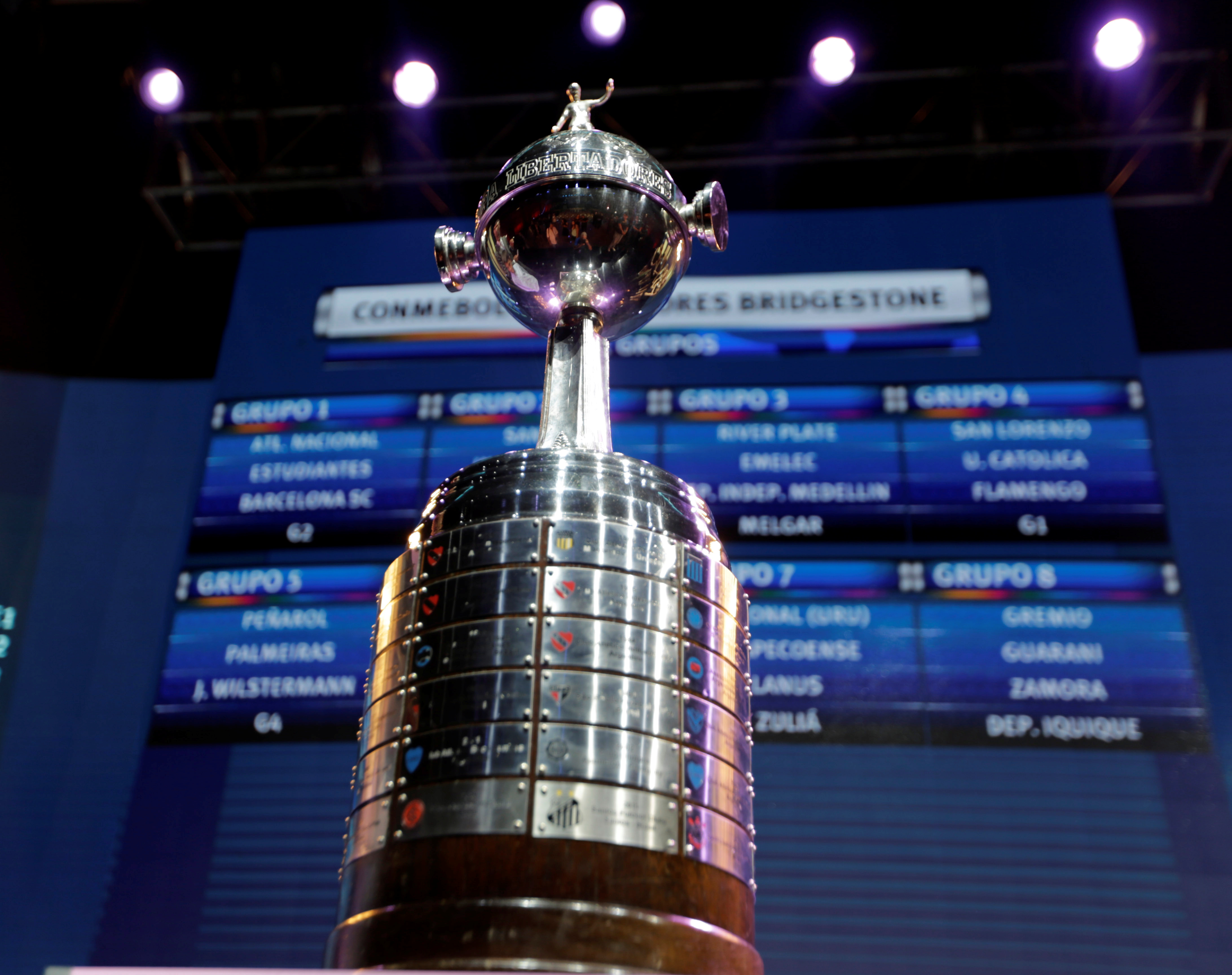 El trofeo más anhelado del continente americano: la Copa Libertadores (REUTERS/Jorge Adorno)