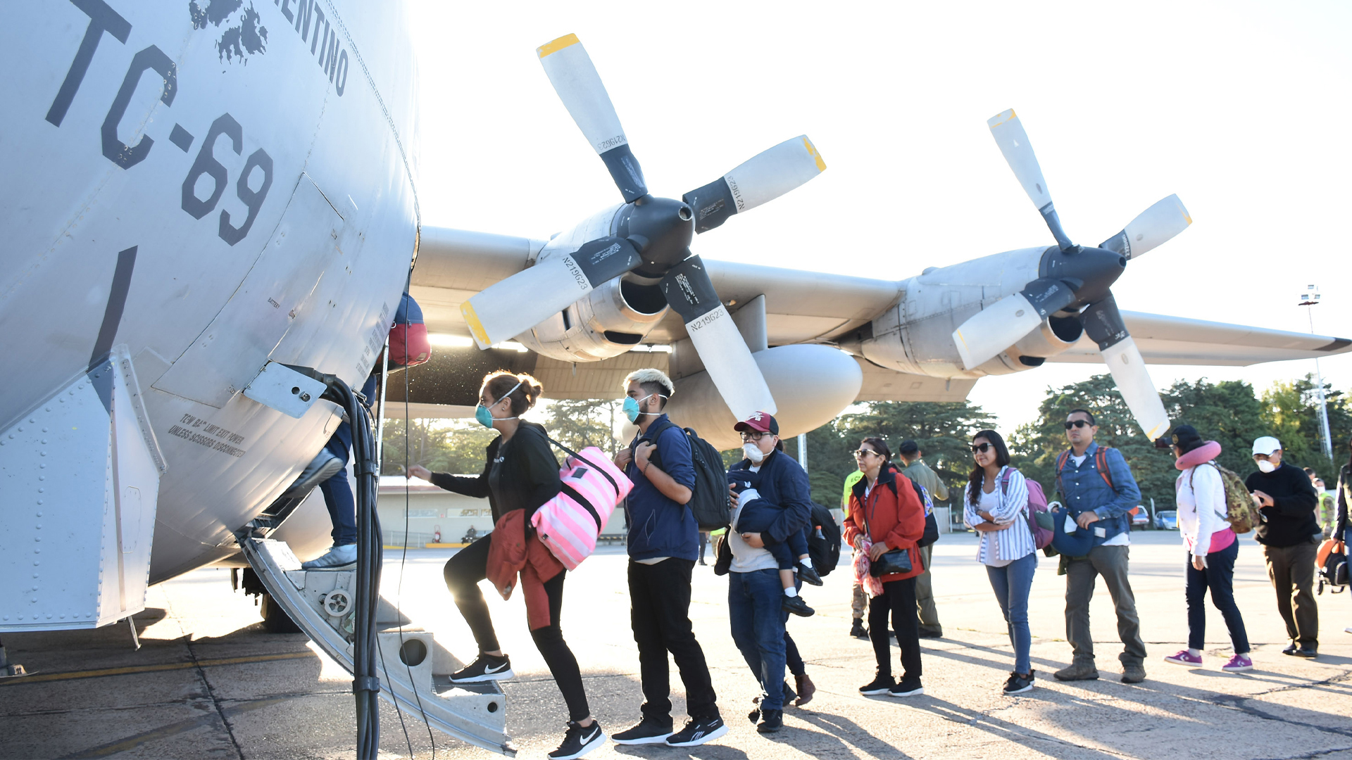 Las capacidades de la especialidad de transporte se hicieron visibles durante los vuelos sanitarios y de repatriación llevados adelante durante la pandemia de COVID-19 (Ministerio de Defensa)