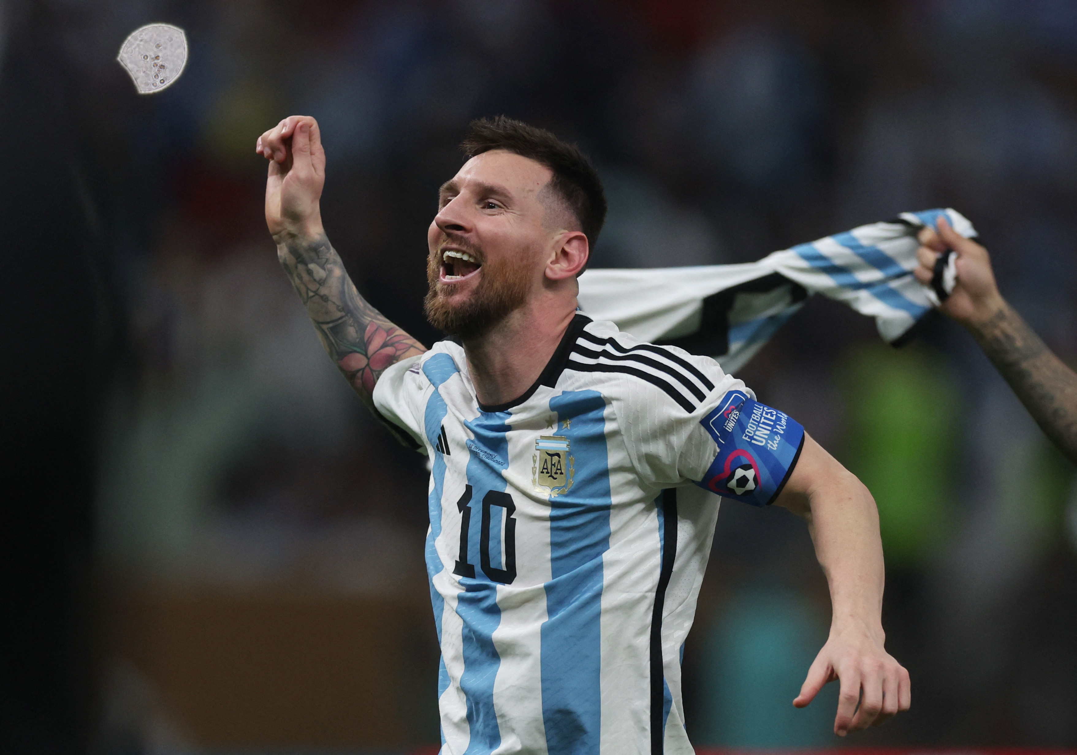 Argentina es campeón del mundo de la mano de su emblema, de la mano de Messi (REUTERS/Lee Smith)