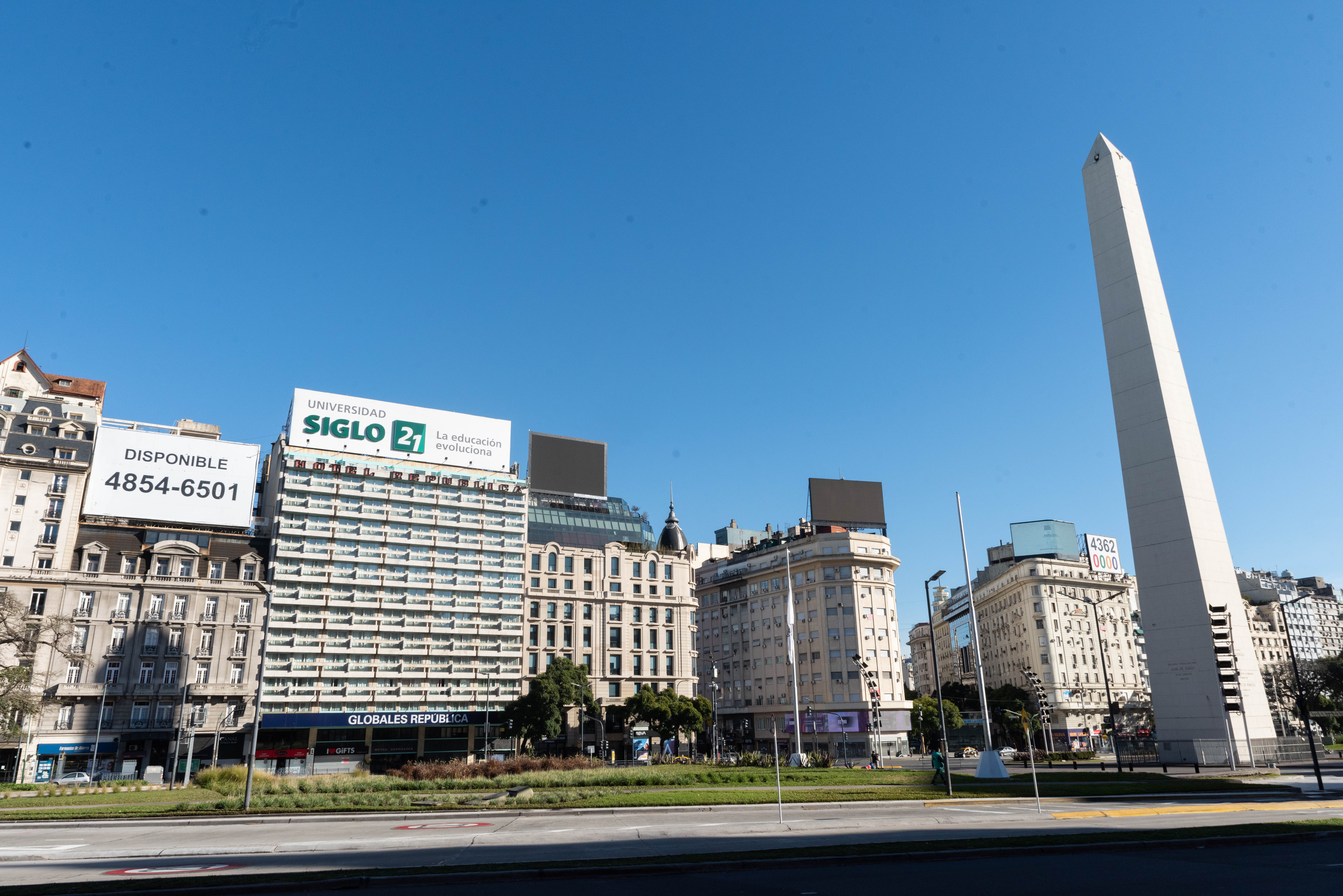 La caída de las ventas no solo impactó en que haya menos publicidad en la cartelería pública. También hubo un fuerte aumento de locales en venta y alquiler en la Ciudad de Buenos Aires.