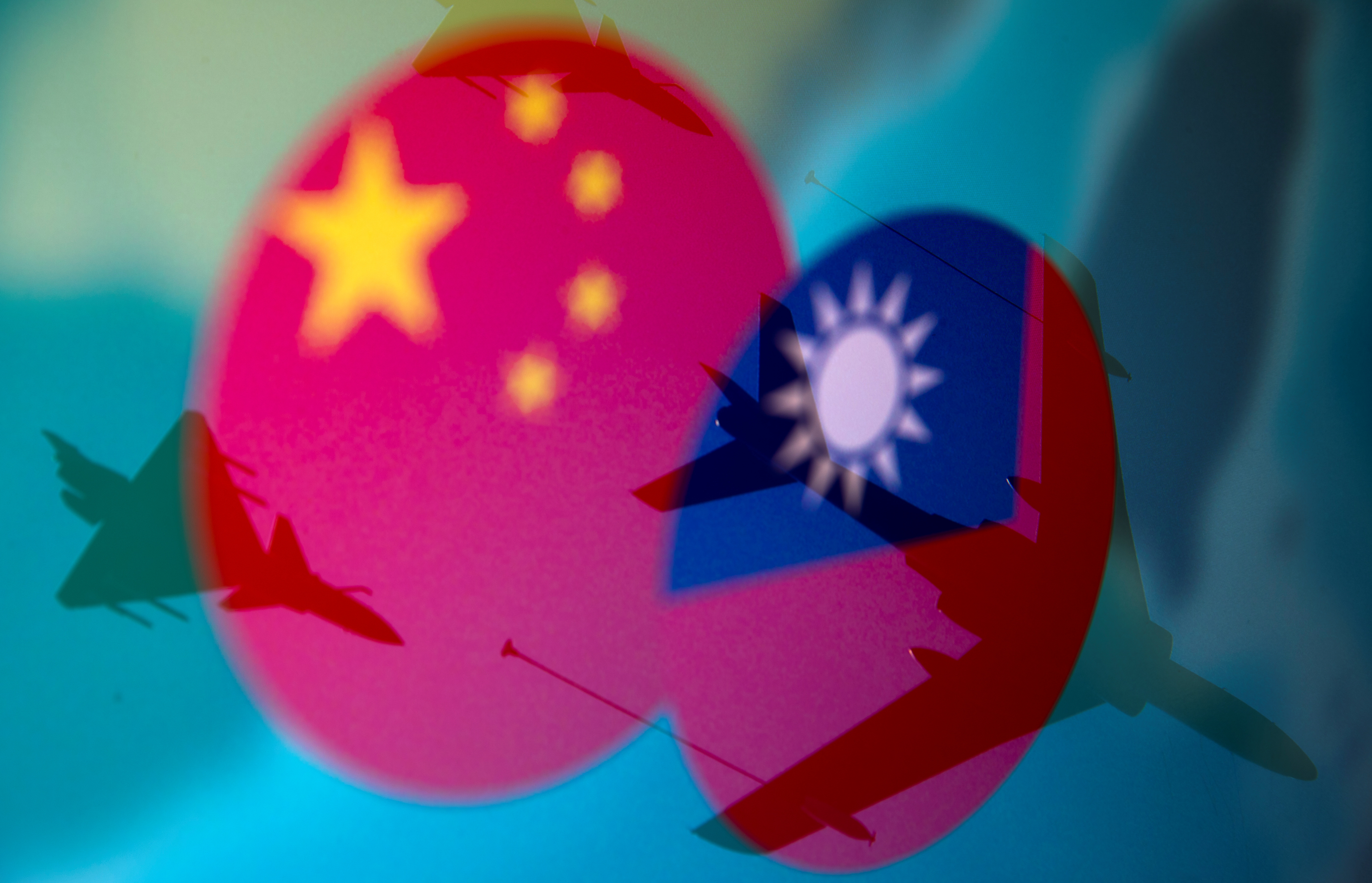 Banderas de China y Taiwán (Reutes/ilustración)