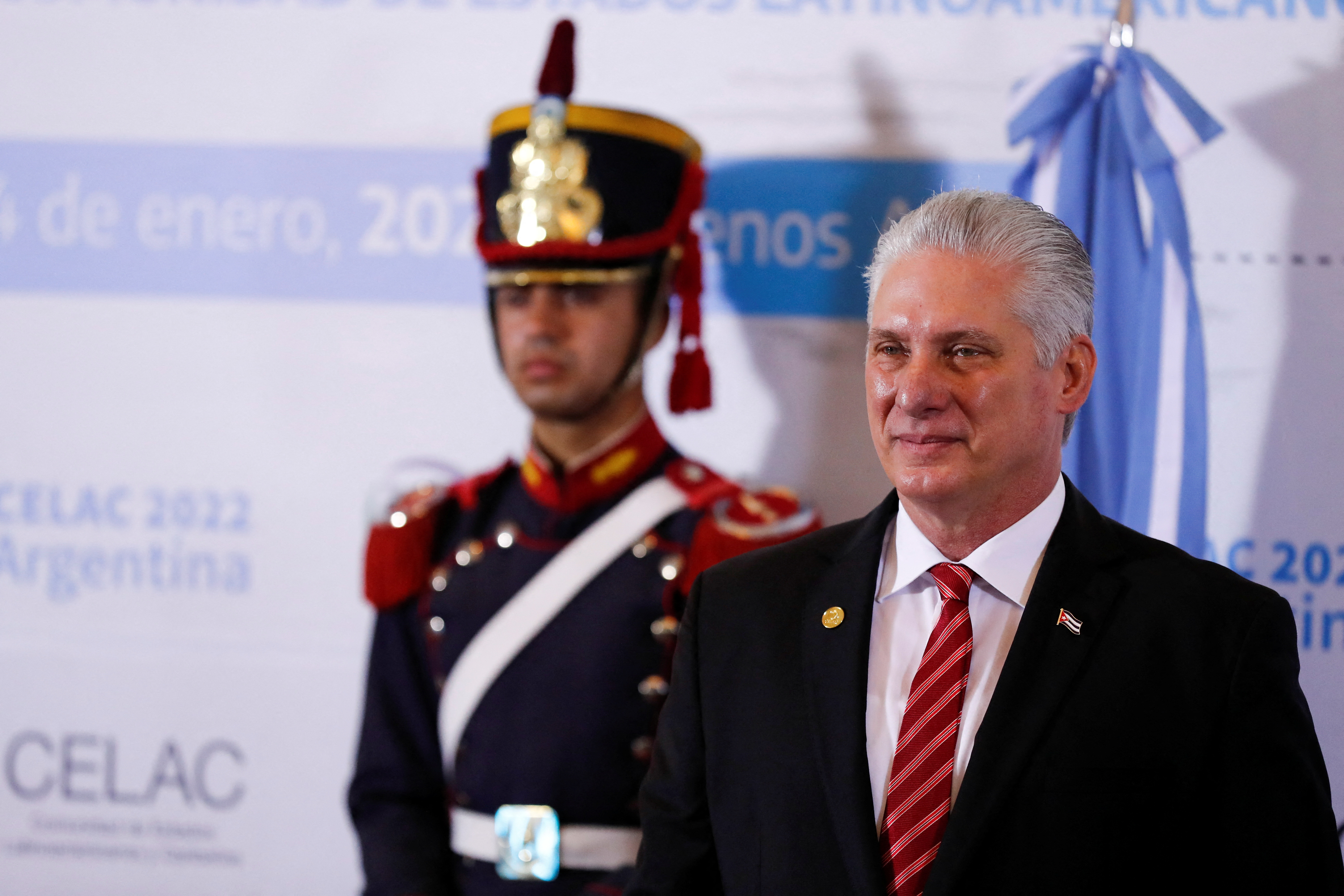 Díaz Canel fue recibido con honores por el gobierno argentino (REUTERS/Agustin Marcarian)