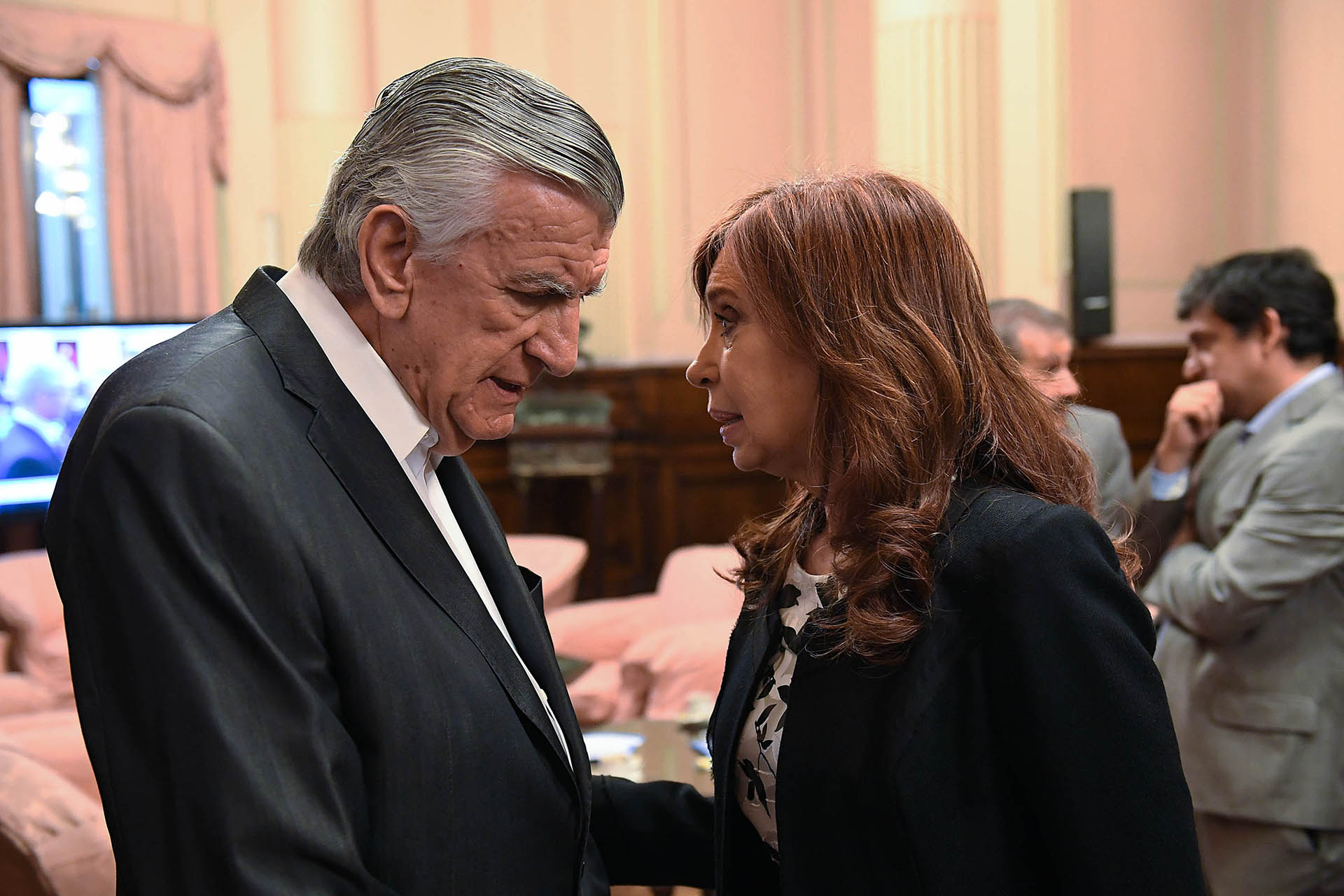 El gobernador de San Juan con la Vicepresidenta (Juan Carlos Cárdenas / COMUNICACIÓN SENADO.)