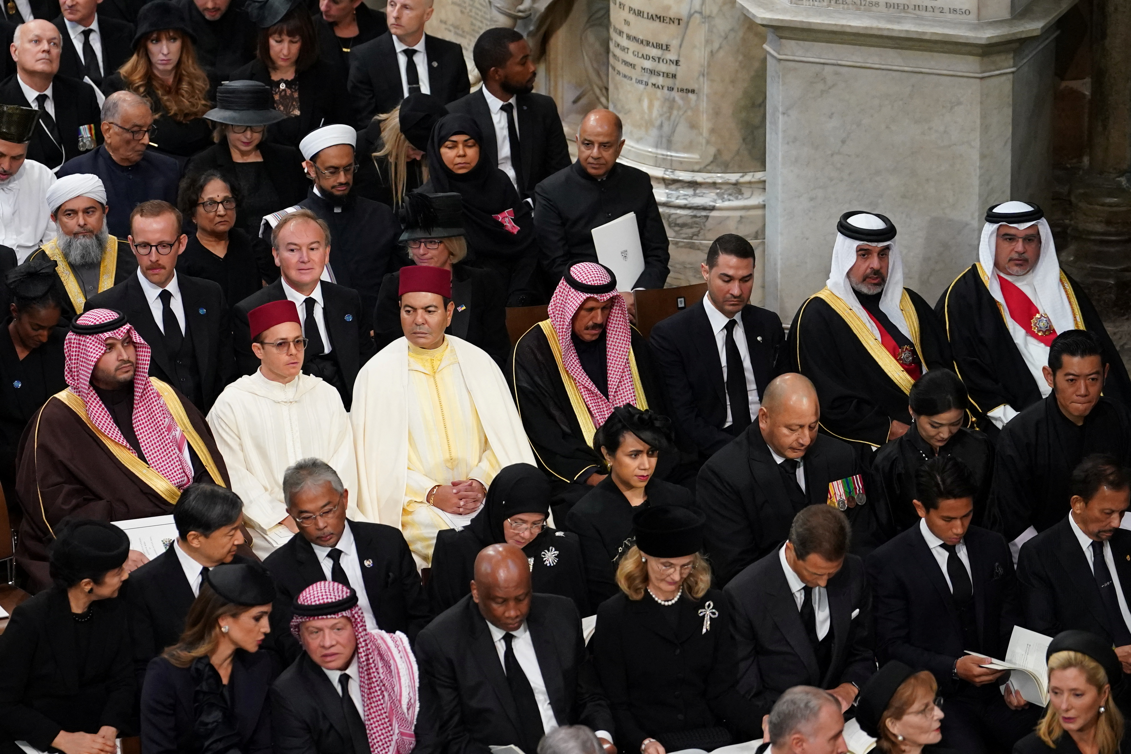 Miembros de la realeza y dignatarios extranjeros que asistieron al funeral de estado de la reina Isabel II, celebrado en la Abadía de Westminster. 