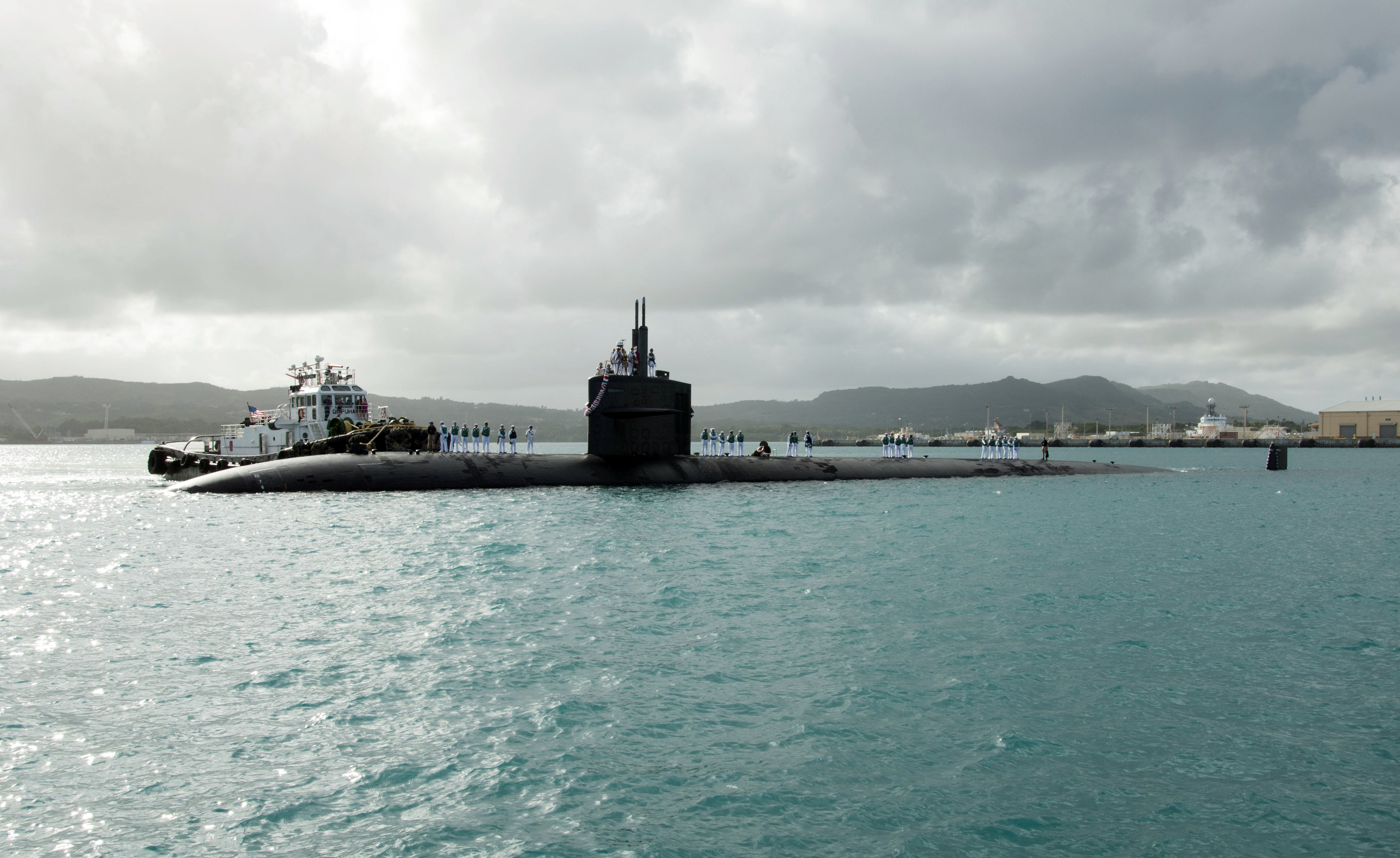 El submarino USS Oklahoma City en la isla de Guam  (AFP PHOTO / US NAVY / Jamica Johnson)