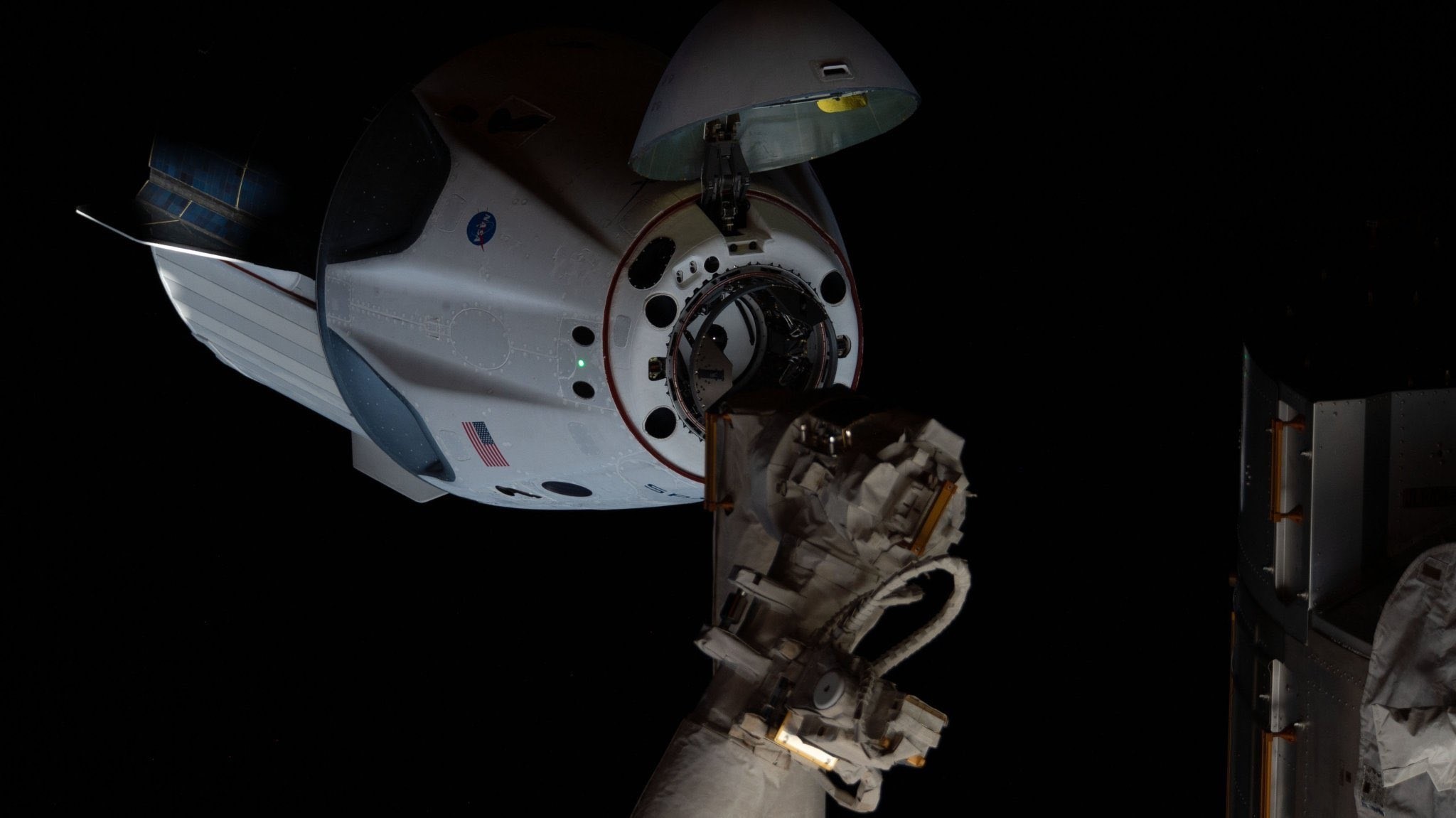 Así luce la cápsula Dragon de SpaceX en el espacio aproximándose a la Estación Espacial Internacional (Foto: NASA)
