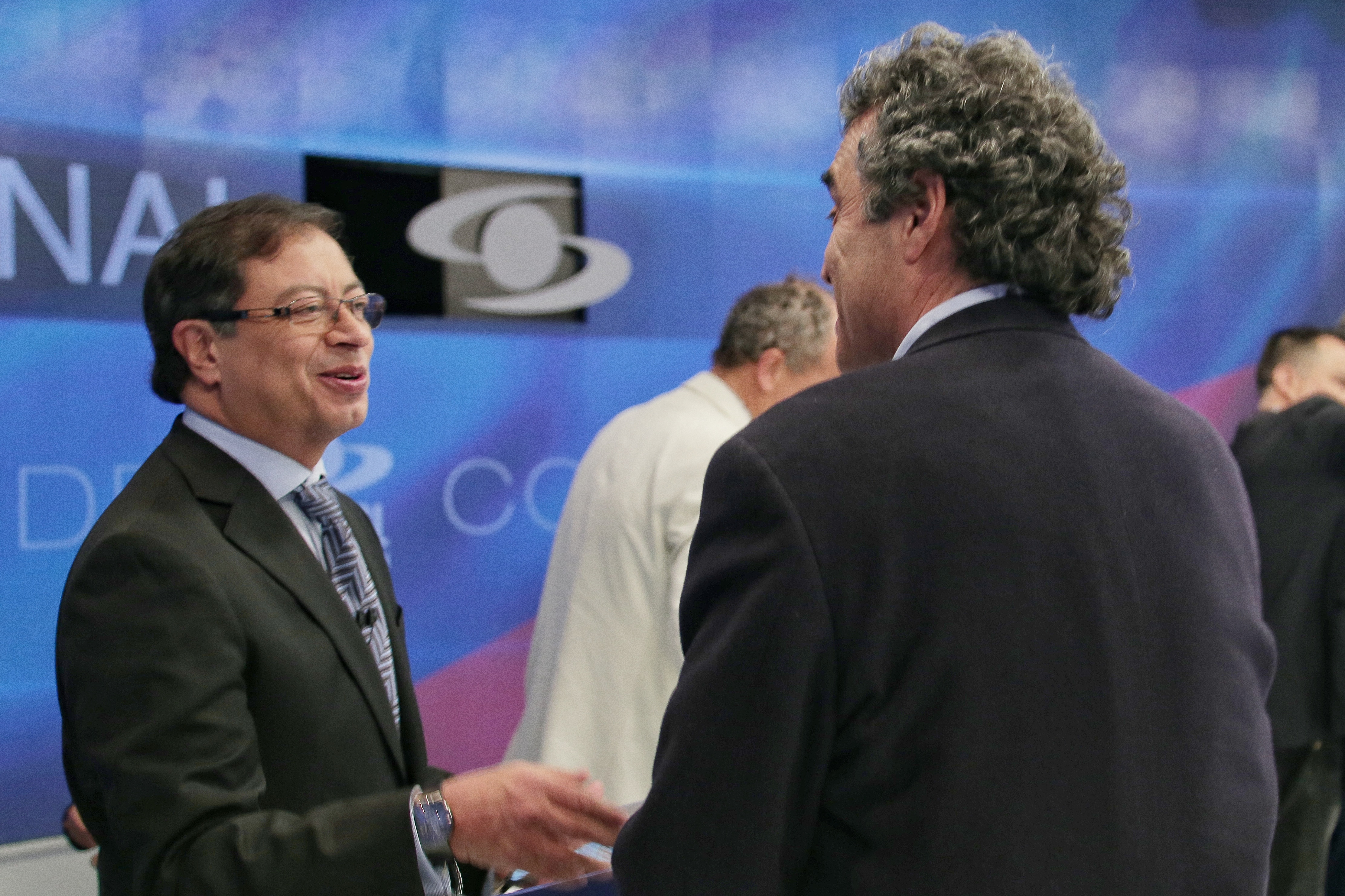 Bogotá, 25 de mayo de 2018. El canal Caracol organizó el último debate presidencial. En la foto: Gustavo Petro y Sergio Fajardo. (Colprensa - Luisa González).