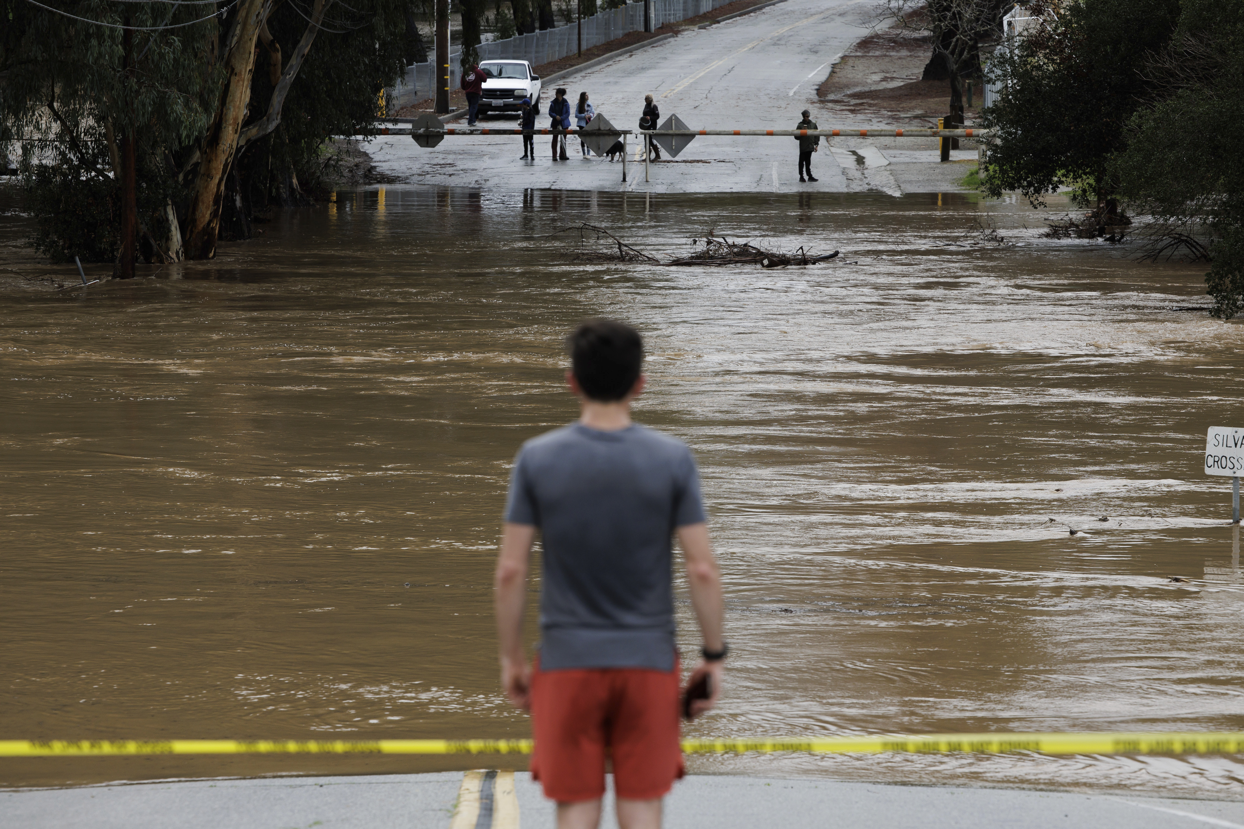 La asombrosa cantidad de lluvia que ha caído en el norte de California ha dejado las ciudades bajo el agua. (Dai Sugano/via AP)