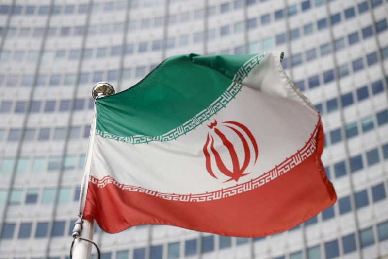 Filbilde: Det iranske flagget er sett foran hovedkvarteret til Det internasjonale atomenergibyrået i Wien, Østerrike 2. mars 2021.  REUTERS / Lisi Niesner