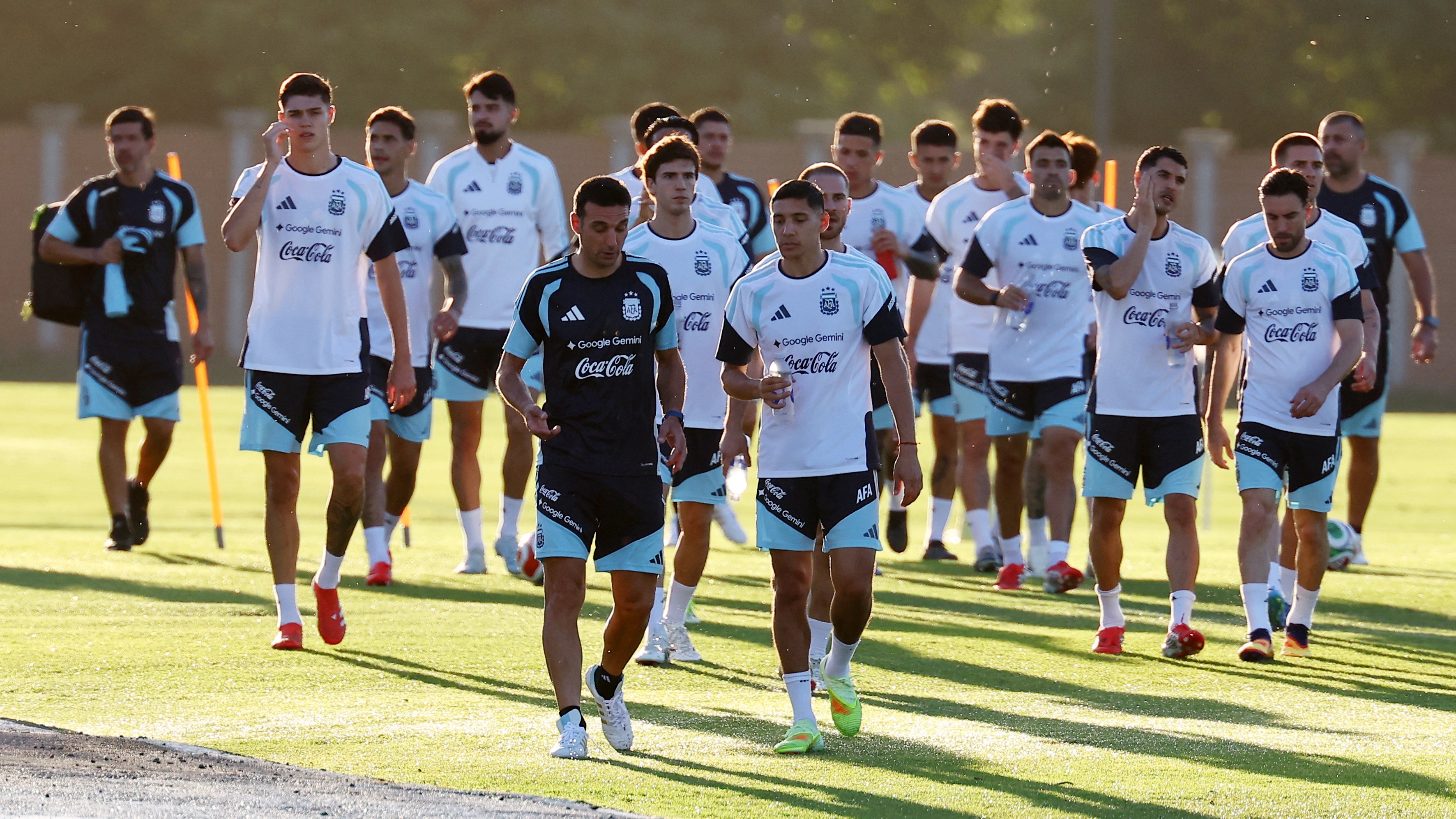 Real Madrid inici&oacute; gestiones para que Scaloni sea su nuevo entrenador: "Te aseguro que lo han contactado"