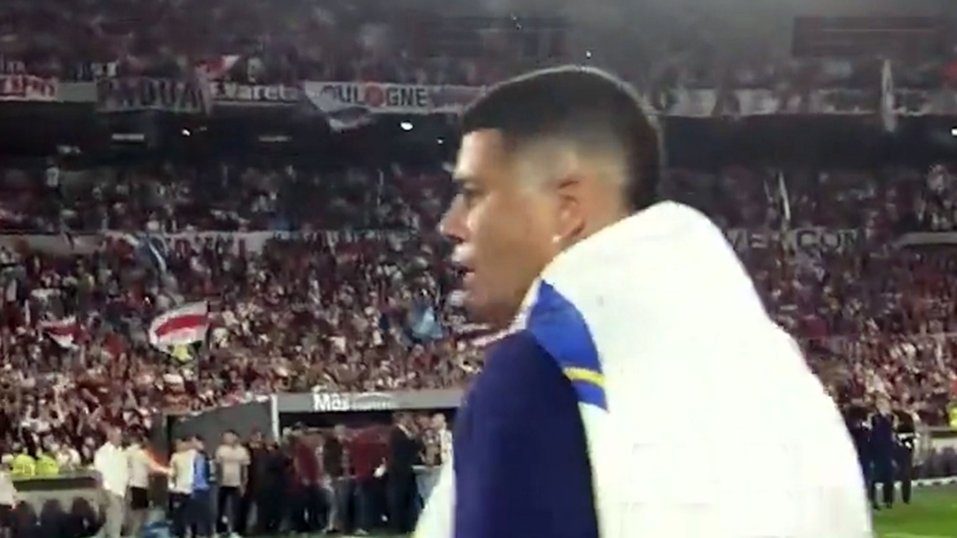 “Griten ahora”: el enojo de Marcos Rojo con un jugador de River Plate y sus gestos al público