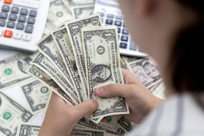 Cómo saber si un dólar es falso: la guía oficial con las 4 recomendaciones para fijarse en un billete