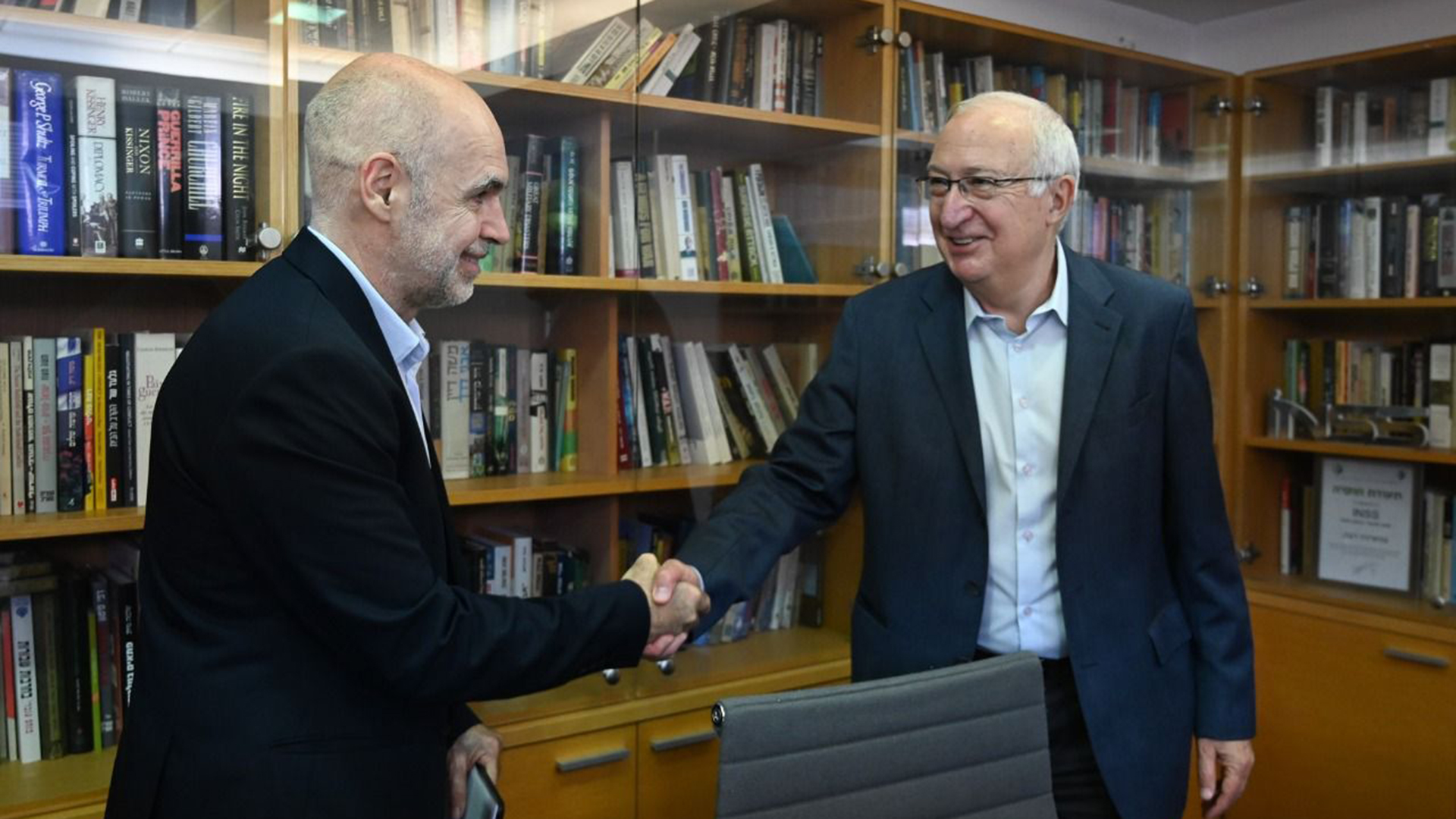 Este domingo el Jefe de Gobierno porteño inició una gira por Israel. En la foto, con Manuel Trajtenberg, ex jefe del Consejo Económico Nacional de Israel