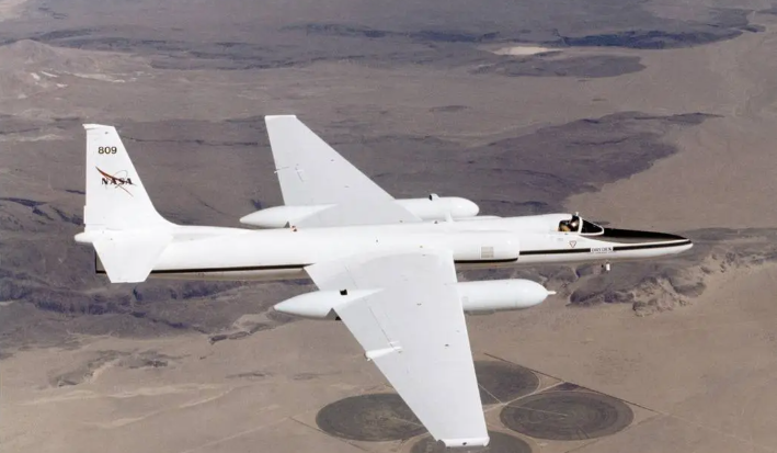 Lo buscaban por robar un drugstore y lo atraparon en su casa la mañana de Navidad