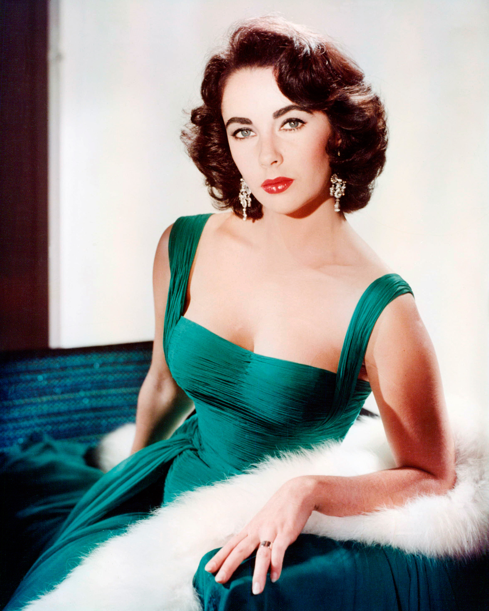 La actriz, que tuvo cuatro hijos, llegó a ser la primera en ganar un millón de dólares por un solo film:  Cleopatra, por entonces, hacia 1963, la película más cara de la historia (Getty)