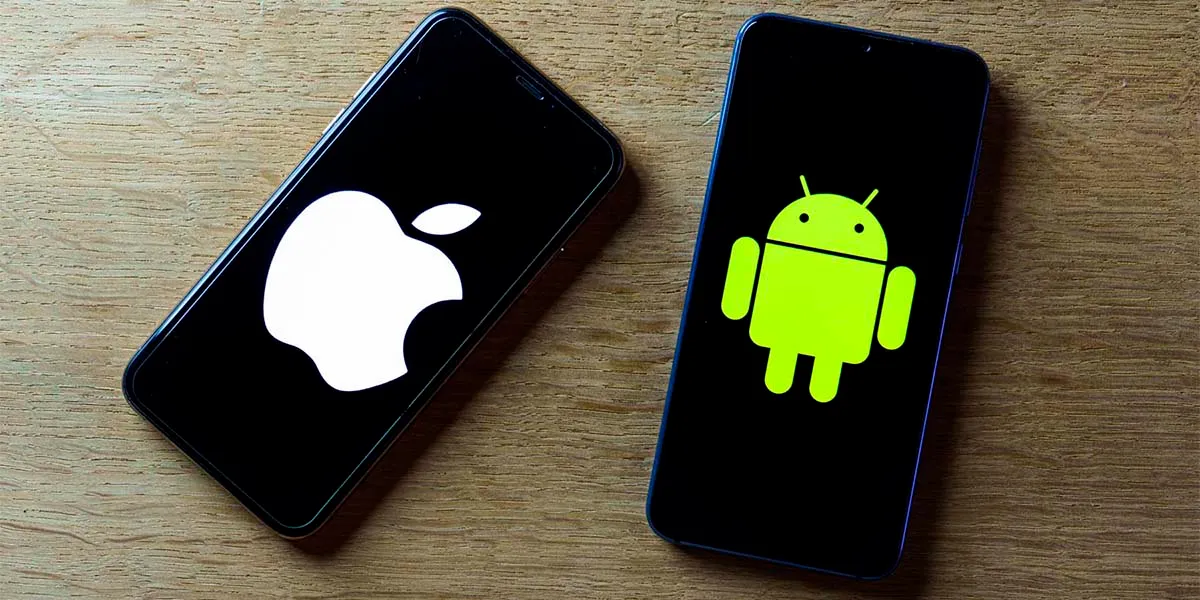 Un smartphone Apple y Android, respectivamente. (foto: Androidphoria)