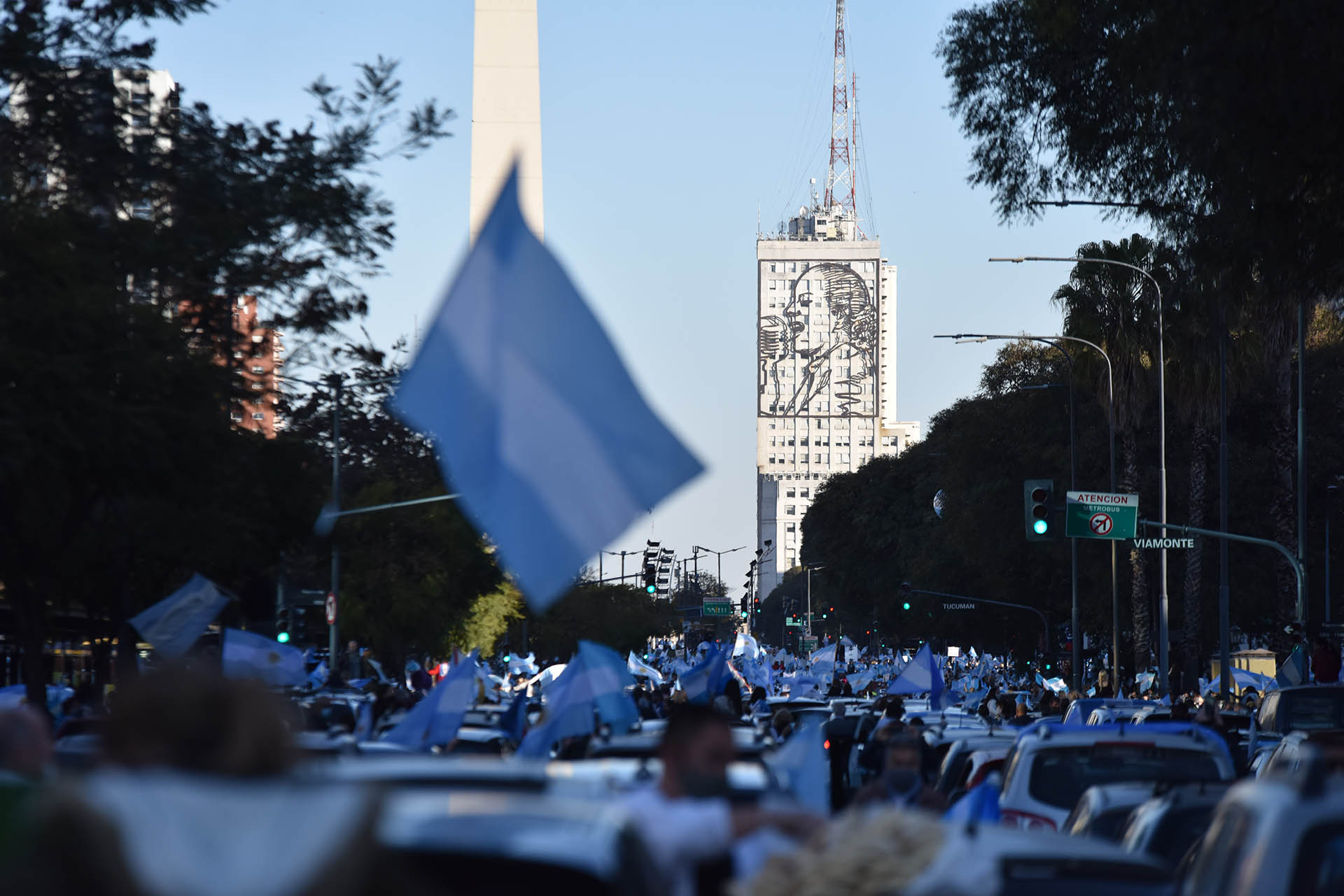 La protesta del #17A fue convocada principalmente a través de las redes sociales bajo los hashtags #17ASalimosTodos y #17ABanderazoporlaLibertad.