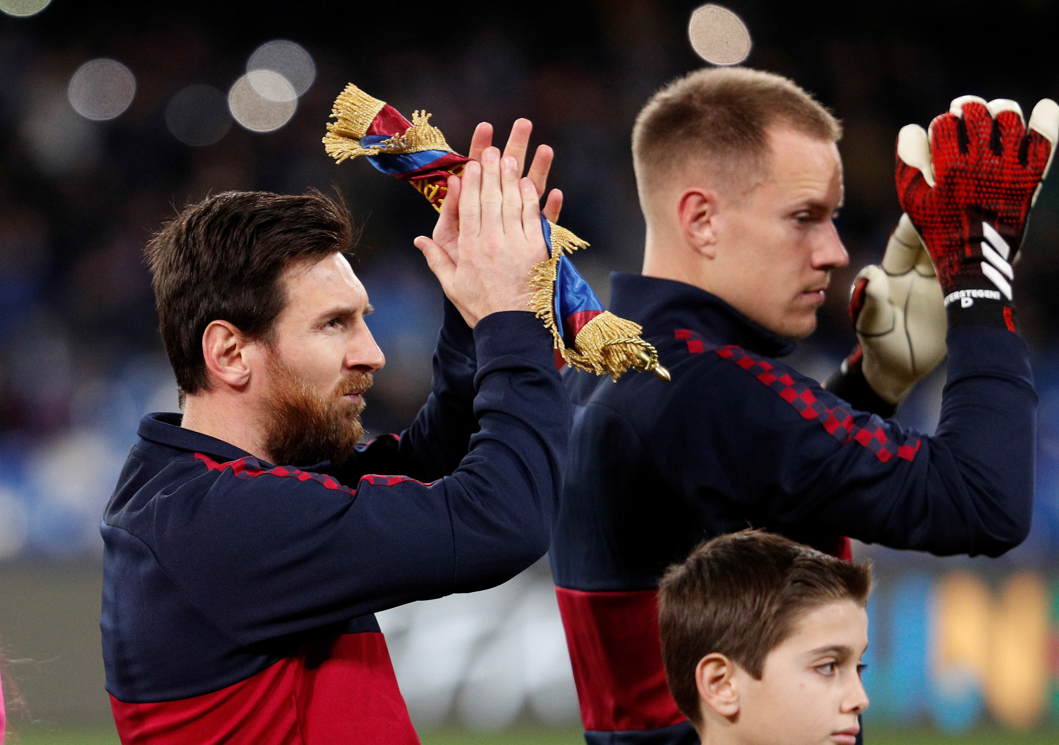 Messi y ter Stegen se sientan juntos en el vestuario del Barcelona (REUTERS/Guglielmo Mangiapane)