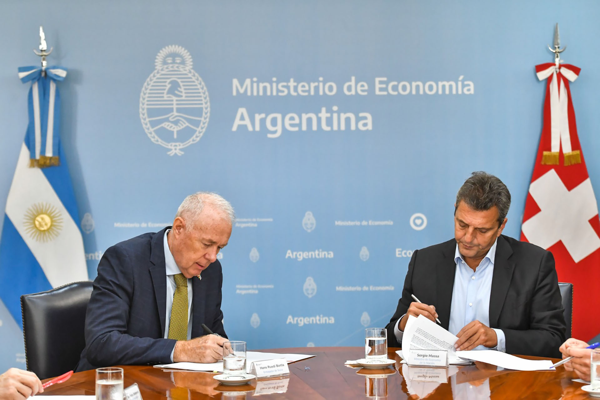 Tras el pedido del FMI, el Gobierno continúa la firma del acuerdo con el Club de París para reestructurar la deuda