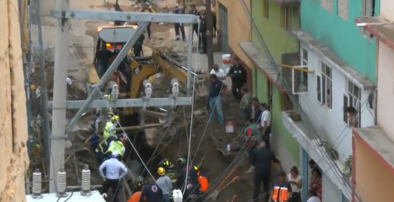 Construcción de drenaje provocó derrumbe en Álvaro Obregón; reportaron un muerto