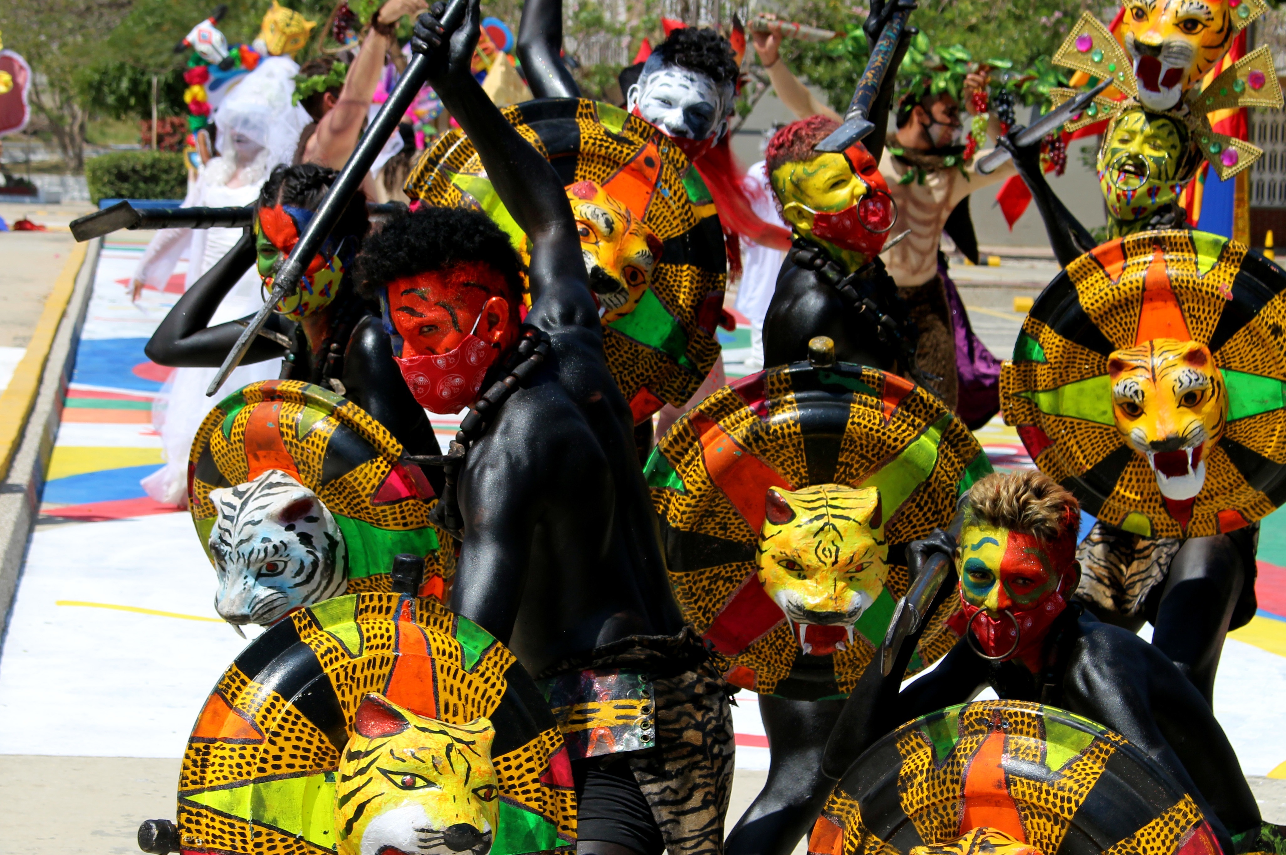 Artistas hacen parte de la grabación del desfile del Carnaval de Barranquilla el 9 de febrero de 2021, en Barranquilla (Colombia). EFE/ Hugo Penso
