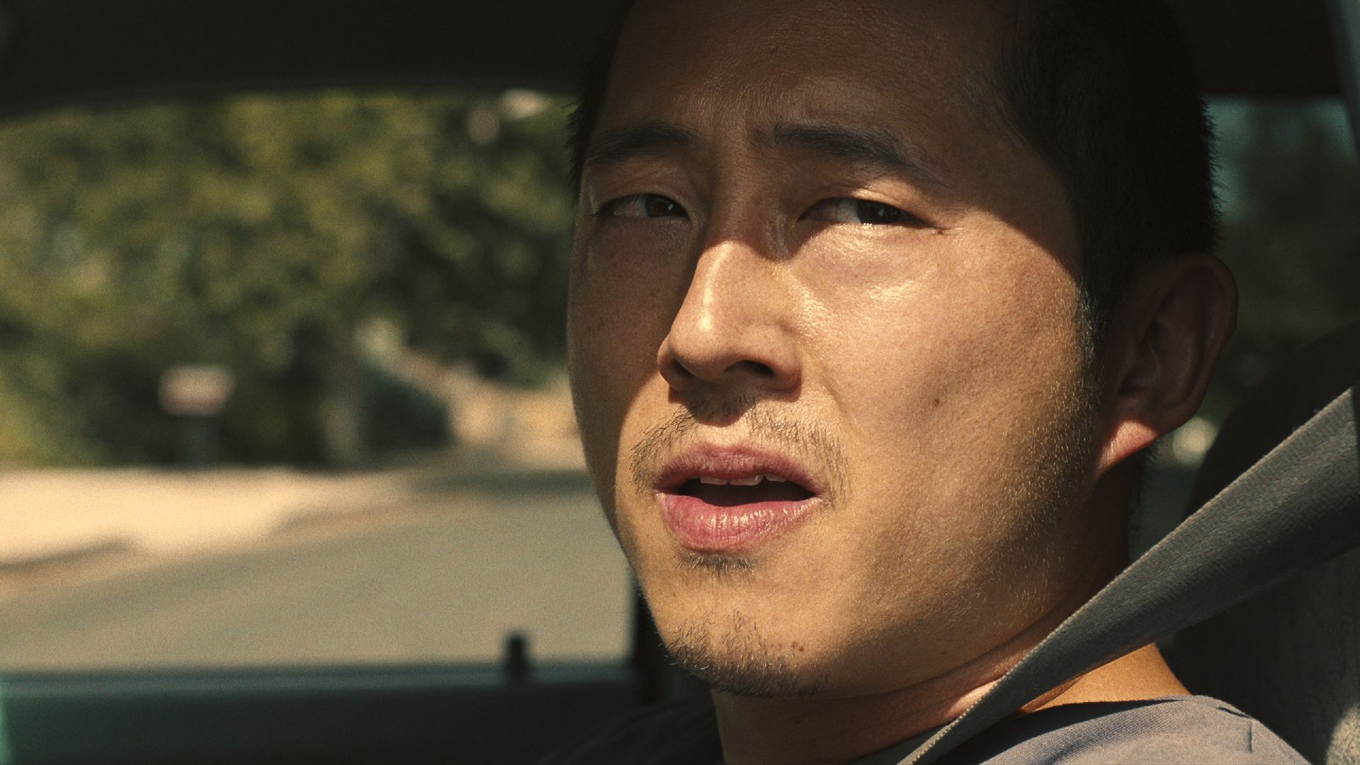 Steven Yeun es una de las estrellas de "Bronca", del estudio ganador del Oscar A24. (Netflix)