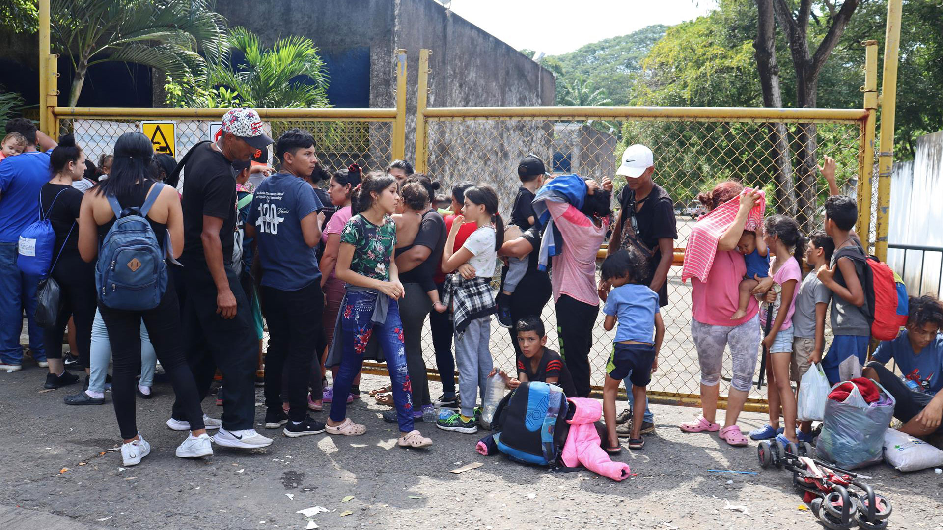 Imagen de las largas filas de migrantes en Tapachula (EFE)