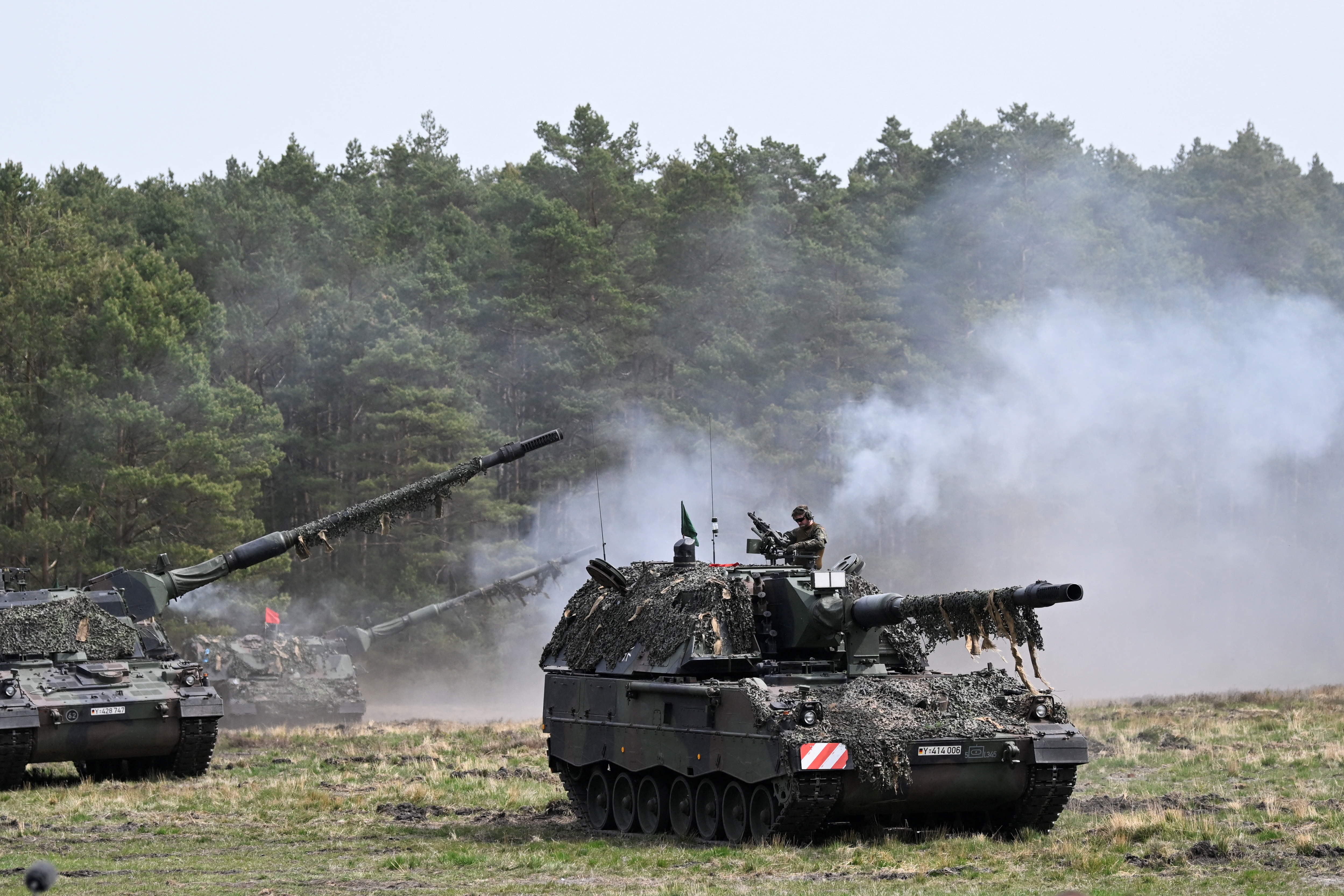 Un Panzerhaubitze 2000 en plenos ejercicios de la OTAN en Munster, el 10 de mayo de 2022 (REUTERS/Fabian Bimmer)