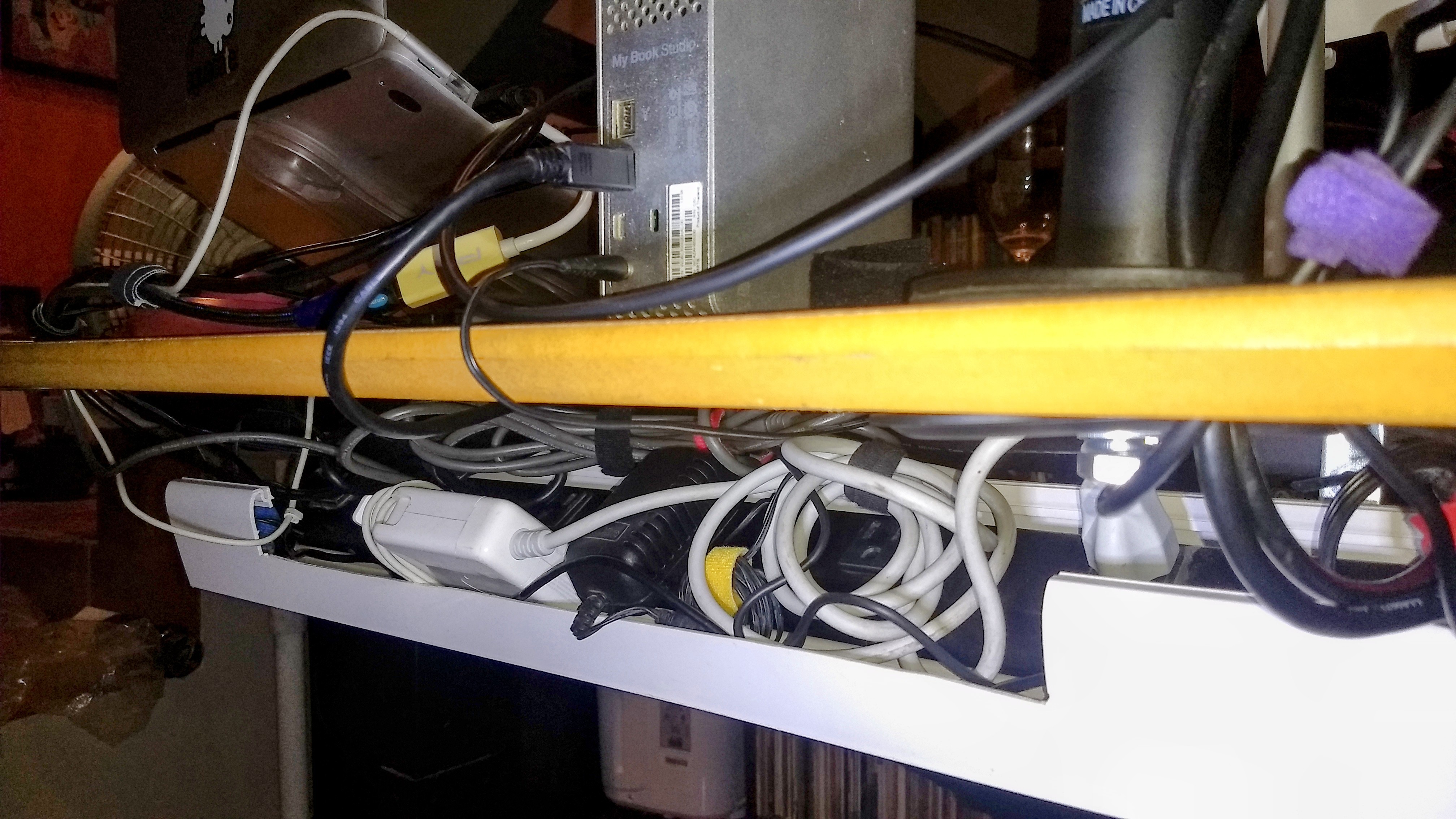 Cómo ocultar los cables que causan desorden en su hogar