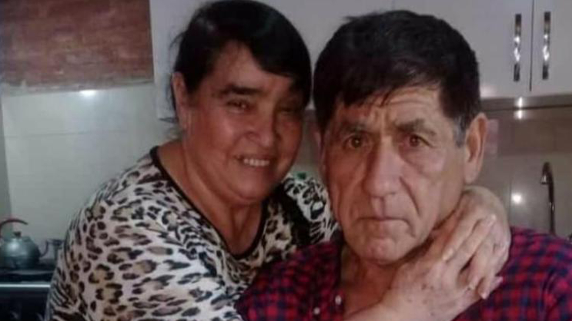 Sara Morales (67) y Arturo Holguin (68) se conocían desde dos décadas atrás. Ambos se contagiaron y estuvieron en terapia intensiva con respirador. Fallecieron con días de diferencia